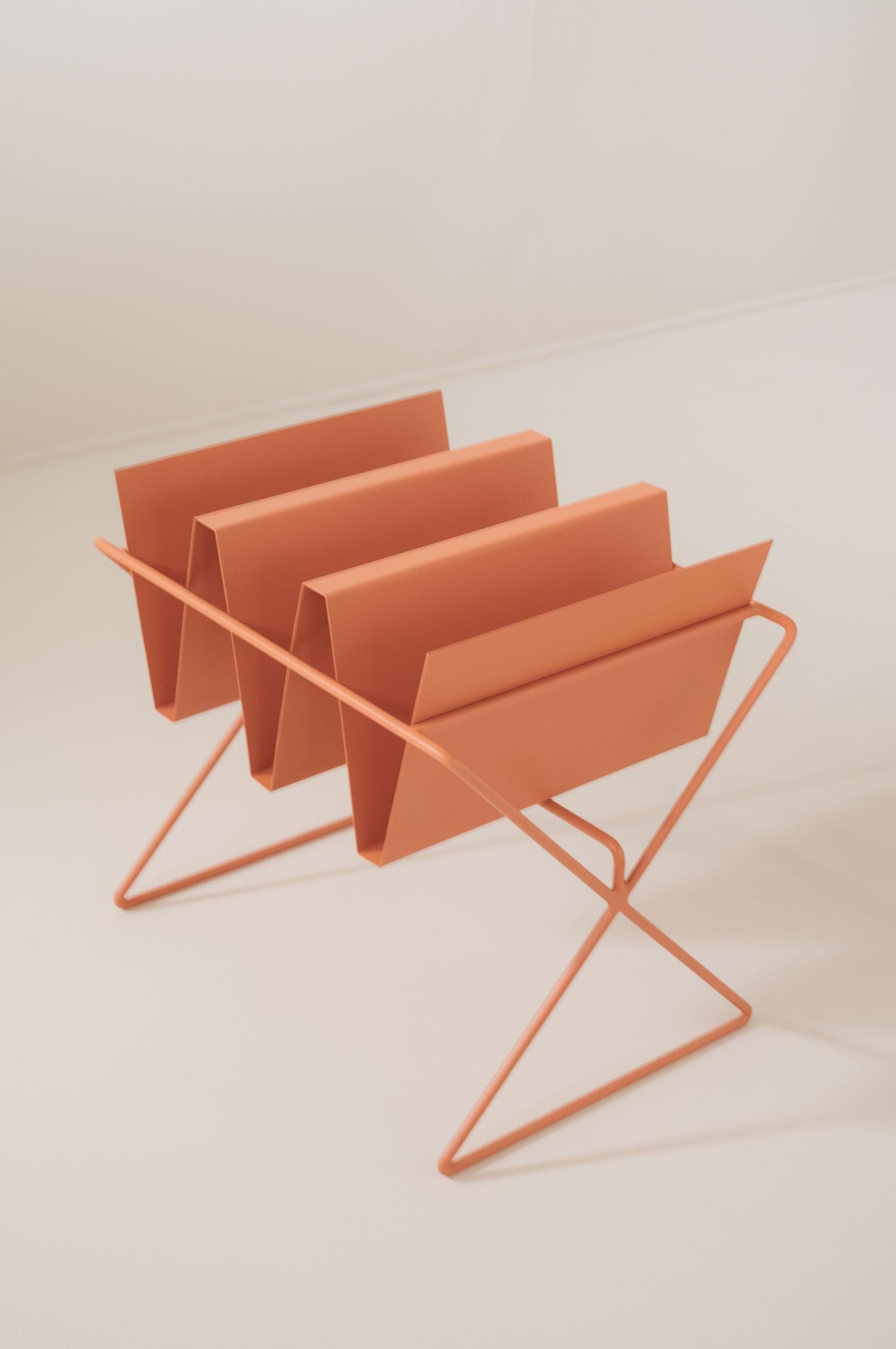Post-modern sculpture Brutante B in terracotta lacquered metal handmade in Panama by Fi.

Brutantes Presents a series of functional sculptural objects created from the mixture, abstraction and transmutation between everyday artifacts and