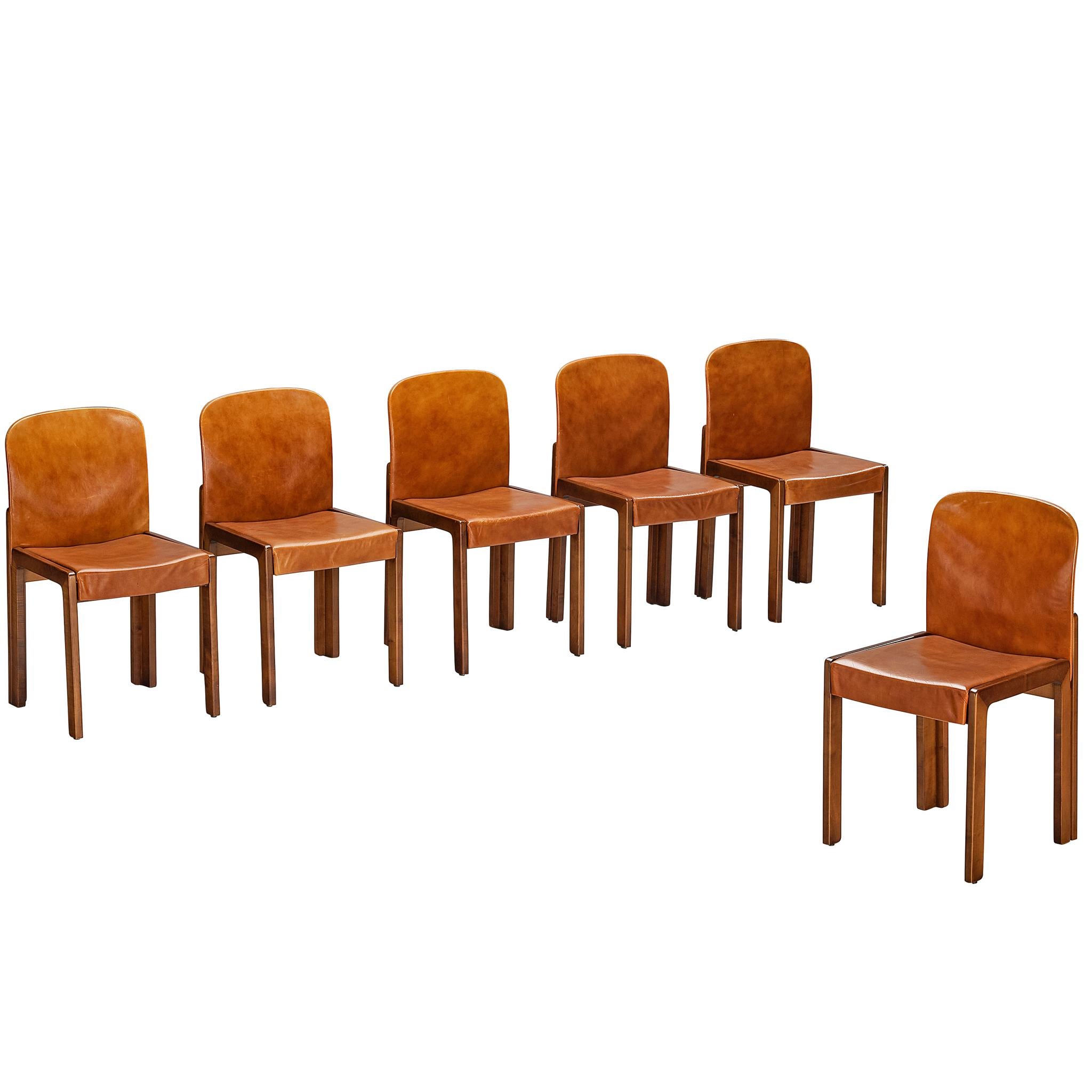 Conjunto posmoderno de seis sillas de comedor de madera de fresno italiano con tapizado de imitación de cuero color coñac