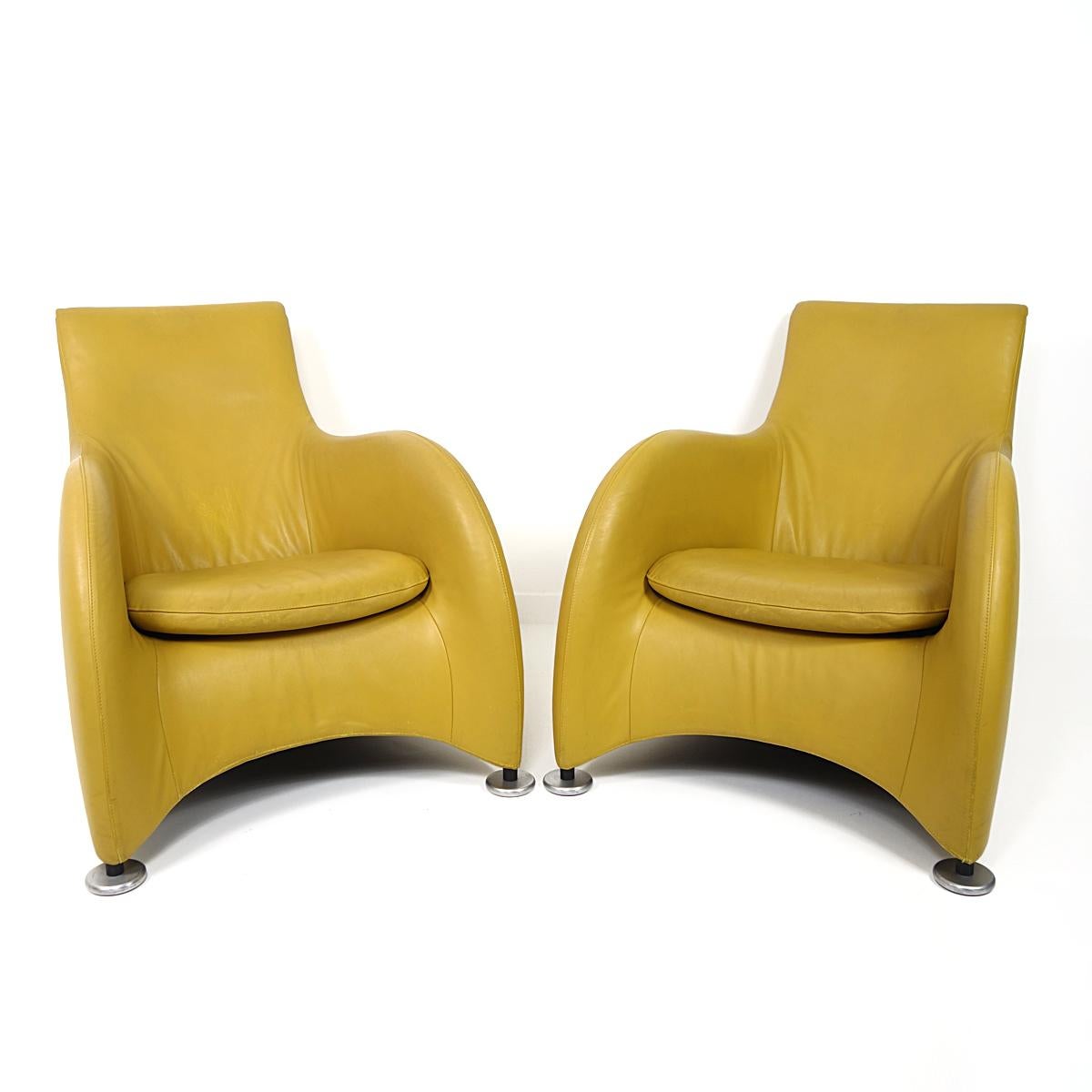 The Loge armchair was designed by Gerard van den Berg for Montis. It has a nice streamlined shape, making it almost look like it comes out of a comic strip book. 

These easy chairs are perfect for people who love to slide down. The Loge is also