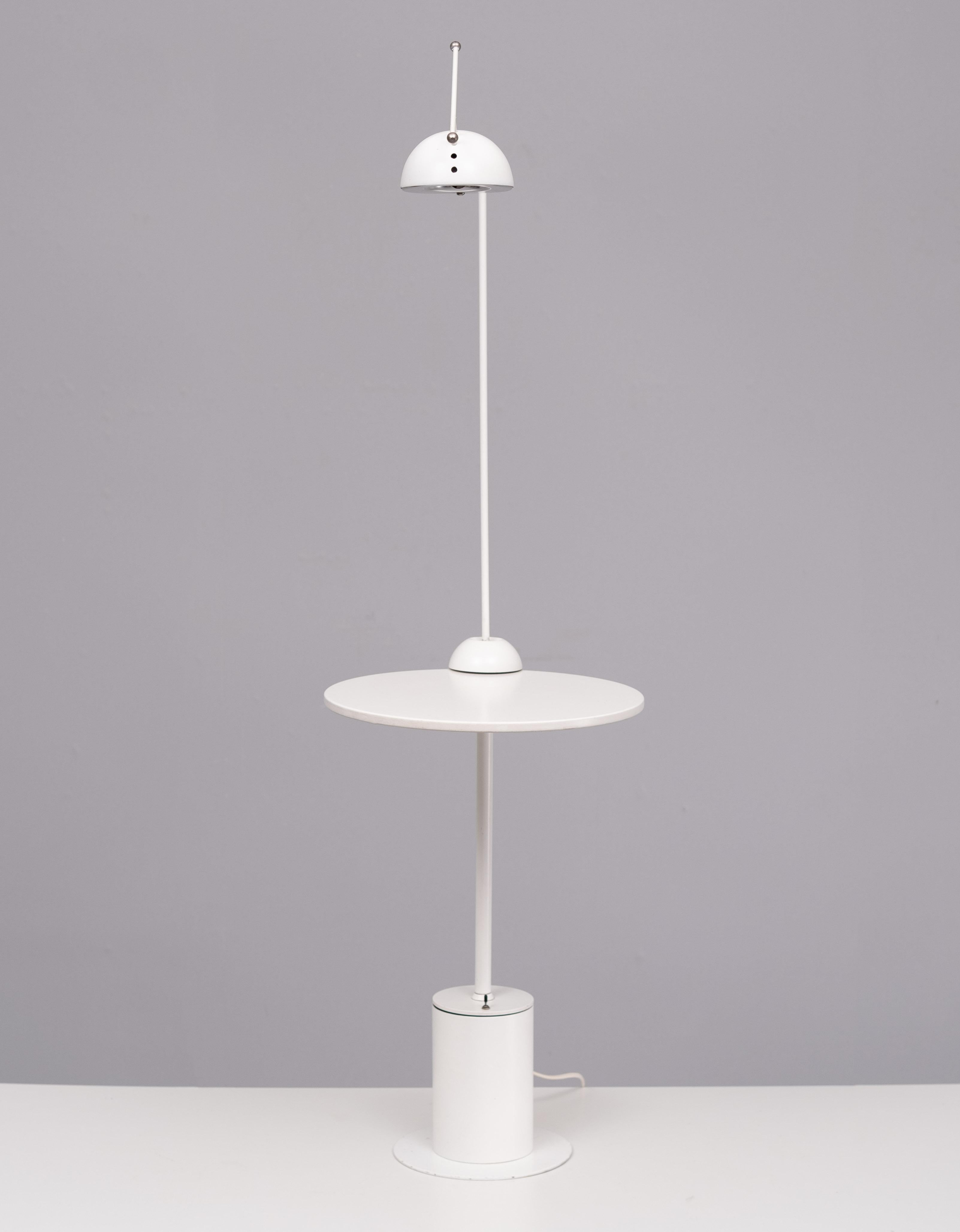 Postmoderne Table d'appoint postmoderne avec lampe d'Edward Geluk pour Arco, années 1980  en vente