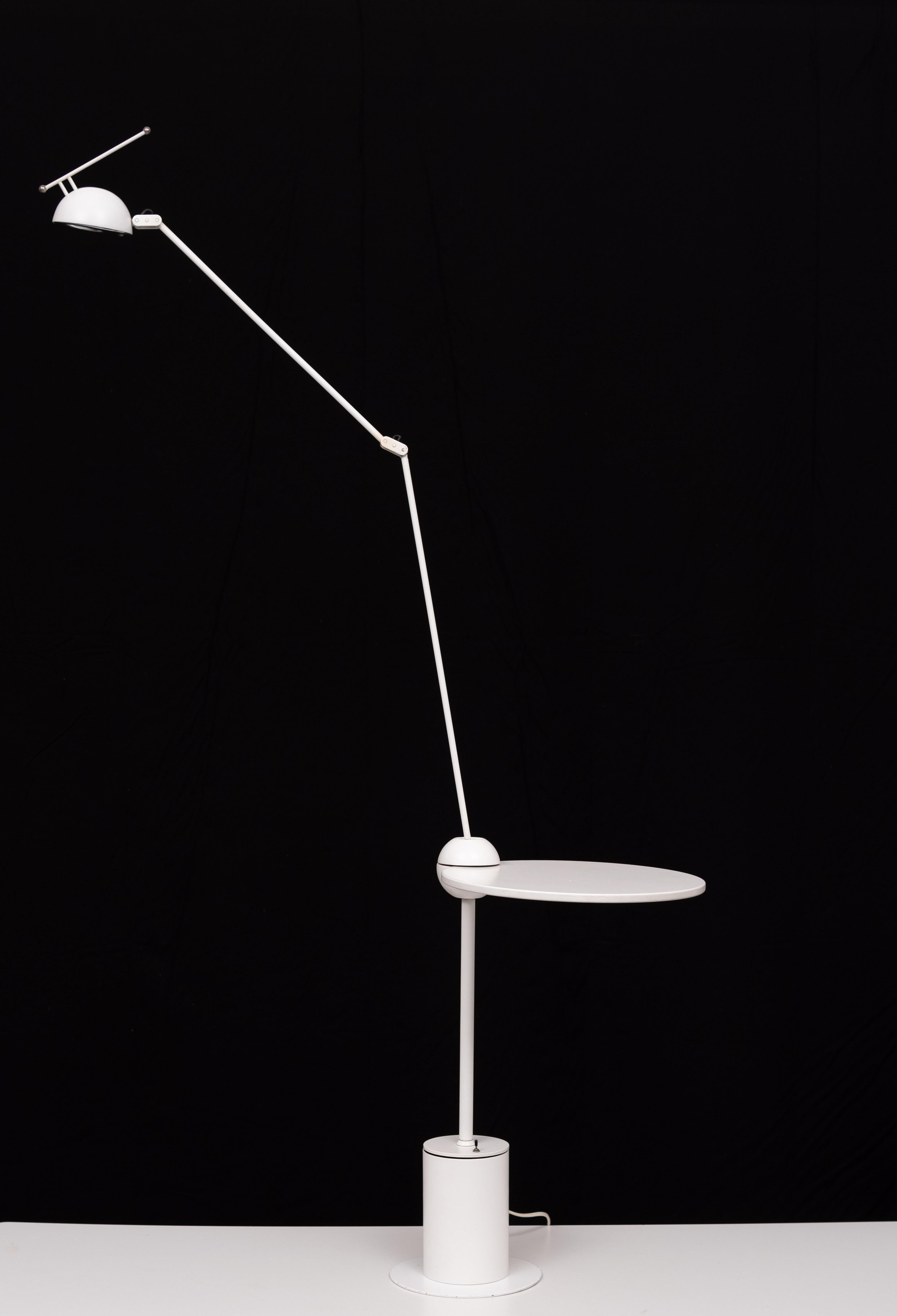 Postmoderner Beistelltisch mit Lampe von Edward Geluk für Arco, 1980er Jahre  (Metall) im Angebot