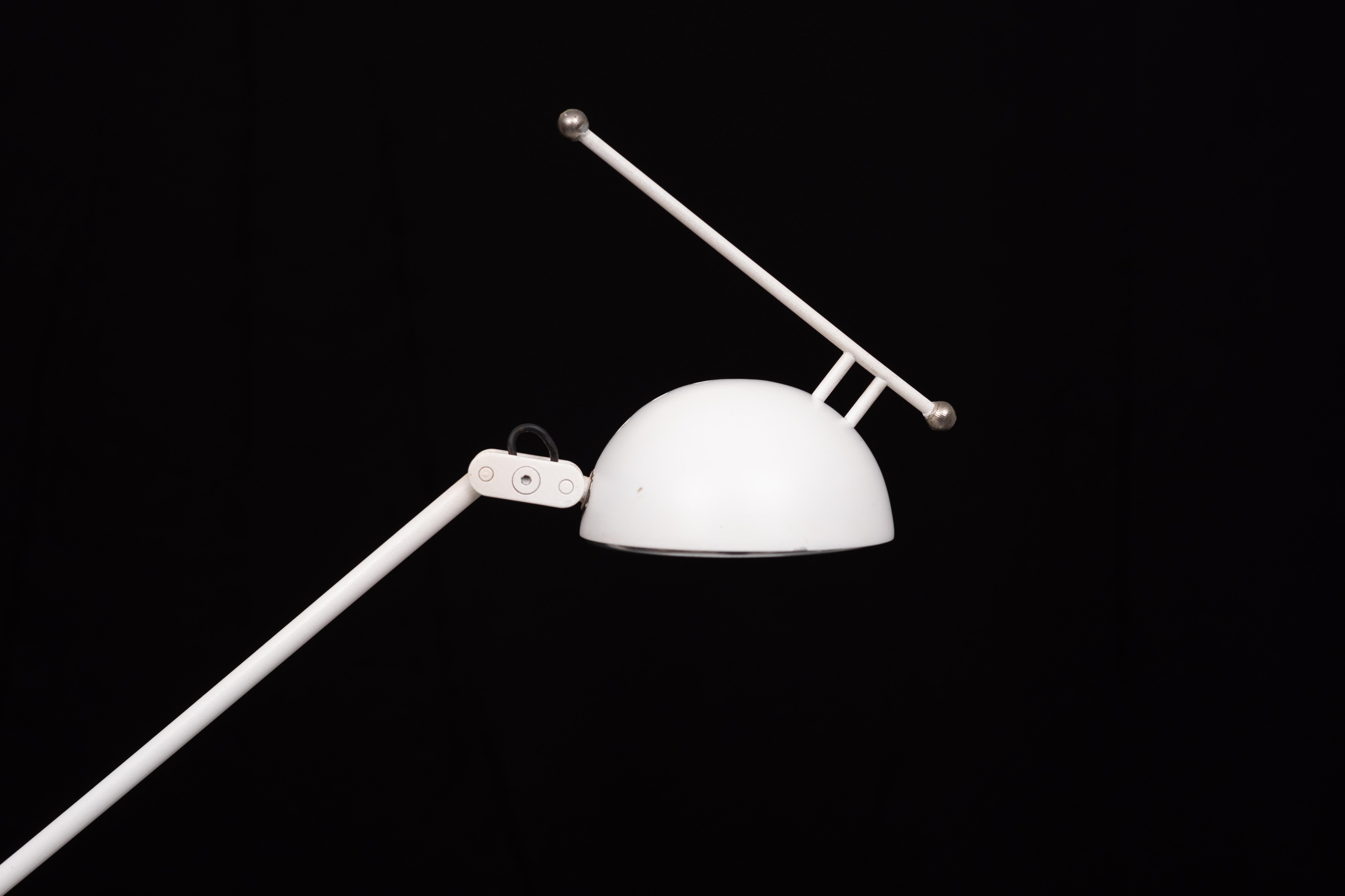 Postmoderner Beistelltisch mit Lampe von Edward Geluk für Arco, 1980er Jahre  im Angebot 1