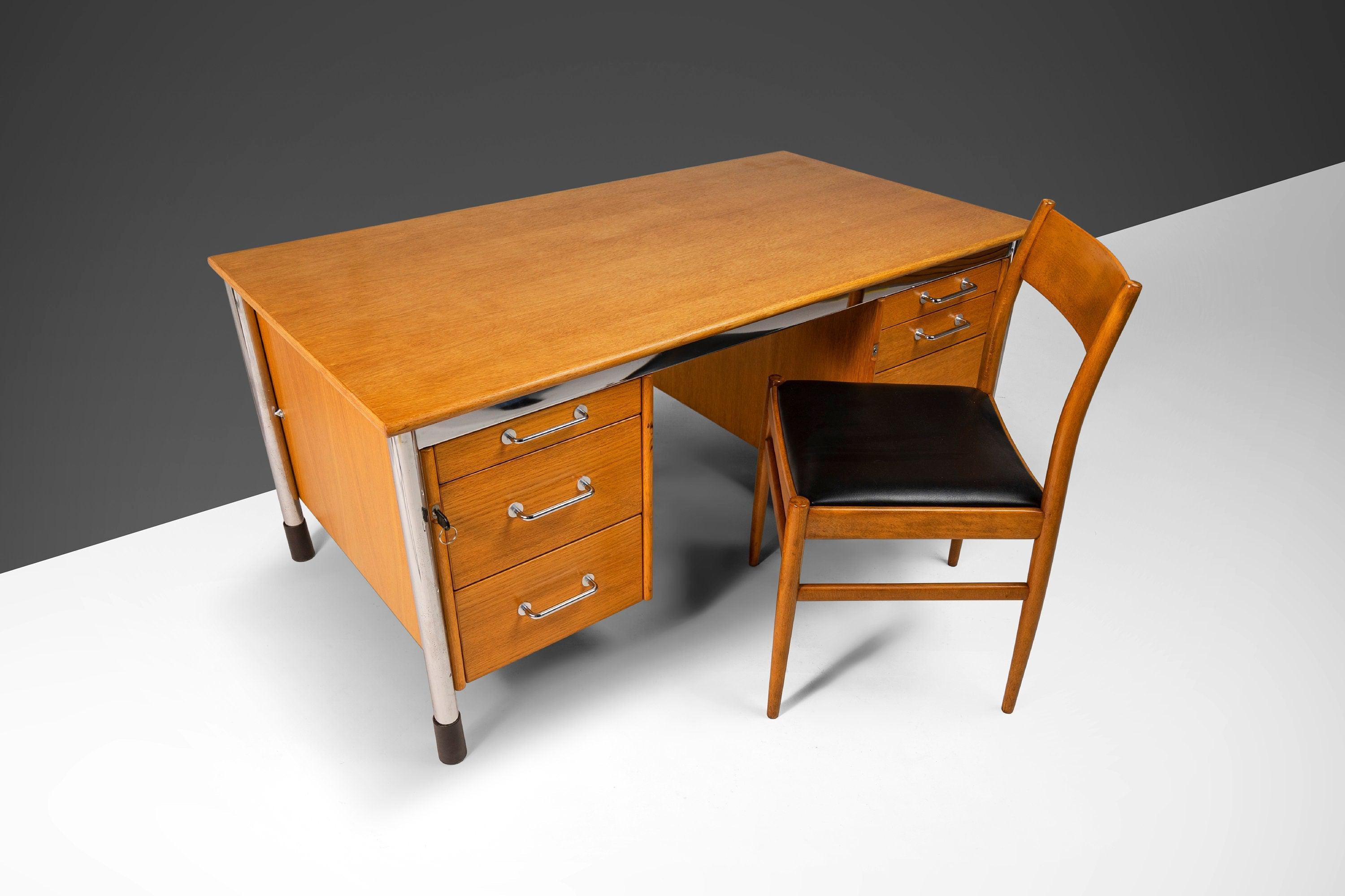 Swedish Signatur Executive Desk by Tord Bjorklund in Oak and Chrome, Sweden, c. 1980 For Sale
