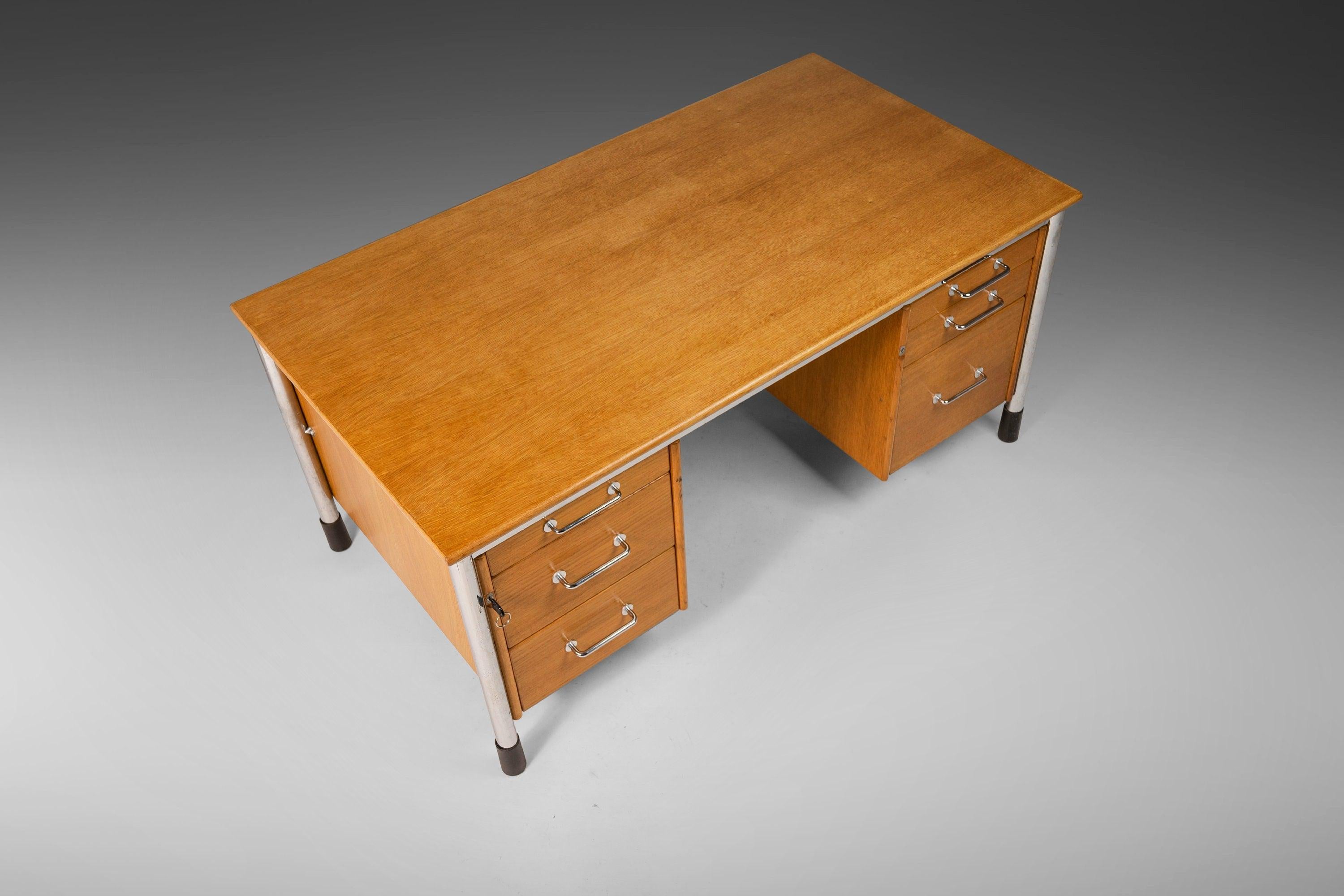Signatur Executive Desk by Tord Bjorklund in Oak and Chrome, Sweden, c. 1980 In Good Condition For Sale In Deland, FL