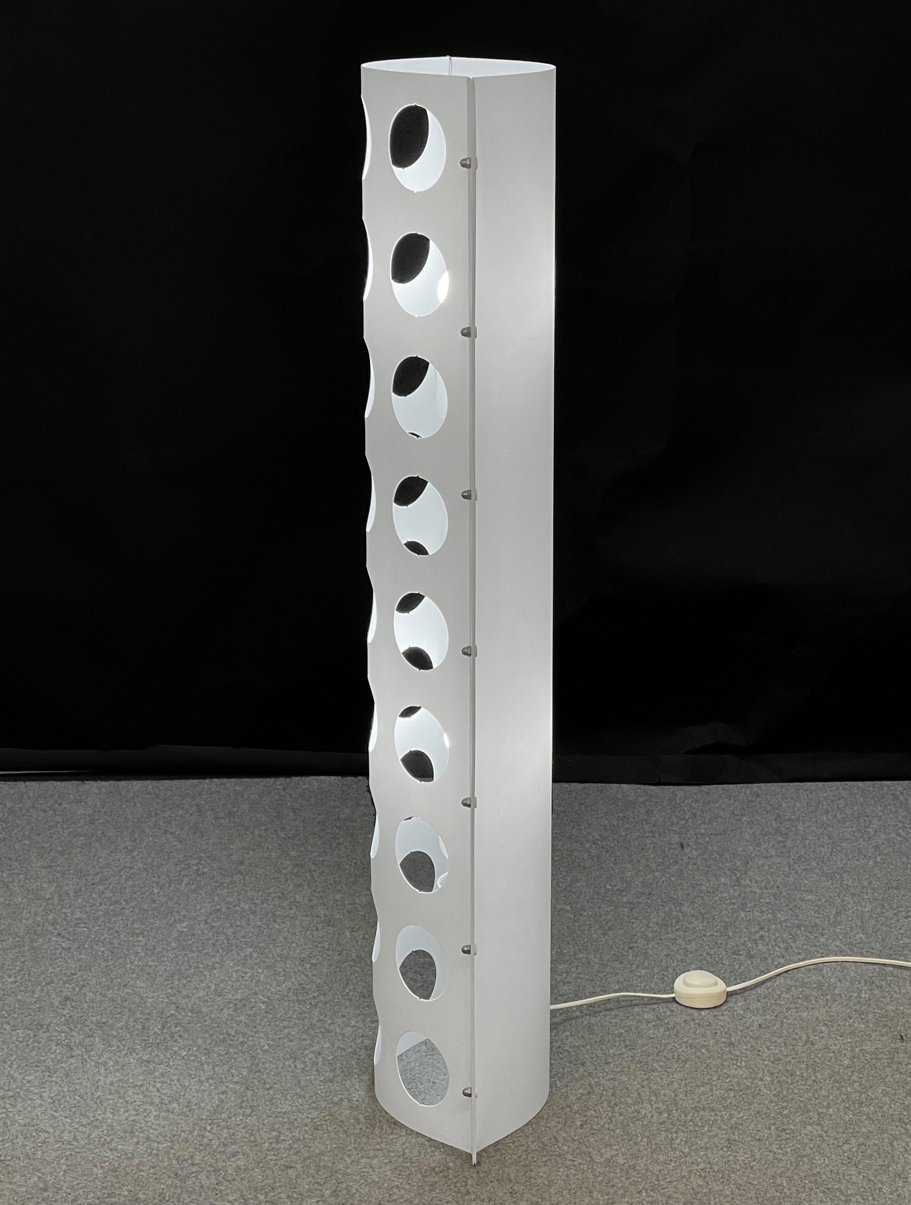 Post-Modern Slamp Shibu White Plastic Numbered Floor Lamp, Italy, 2001 In Excellent Condition For Sale In Roma, IT