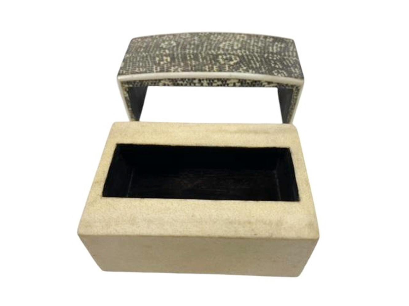 Caja postmoderna de piel de serpiente y pergamino de R & Y Augousti Paris Piel de animal en venta