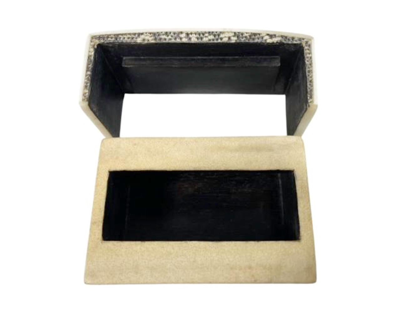 Caja postmoderna de piel de serpiente y pergamino de R & Y Augousti Paris en venta 1