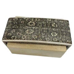 Caja postmoderna de piel de serpiente y pergamino de R & Y Augousti Paris