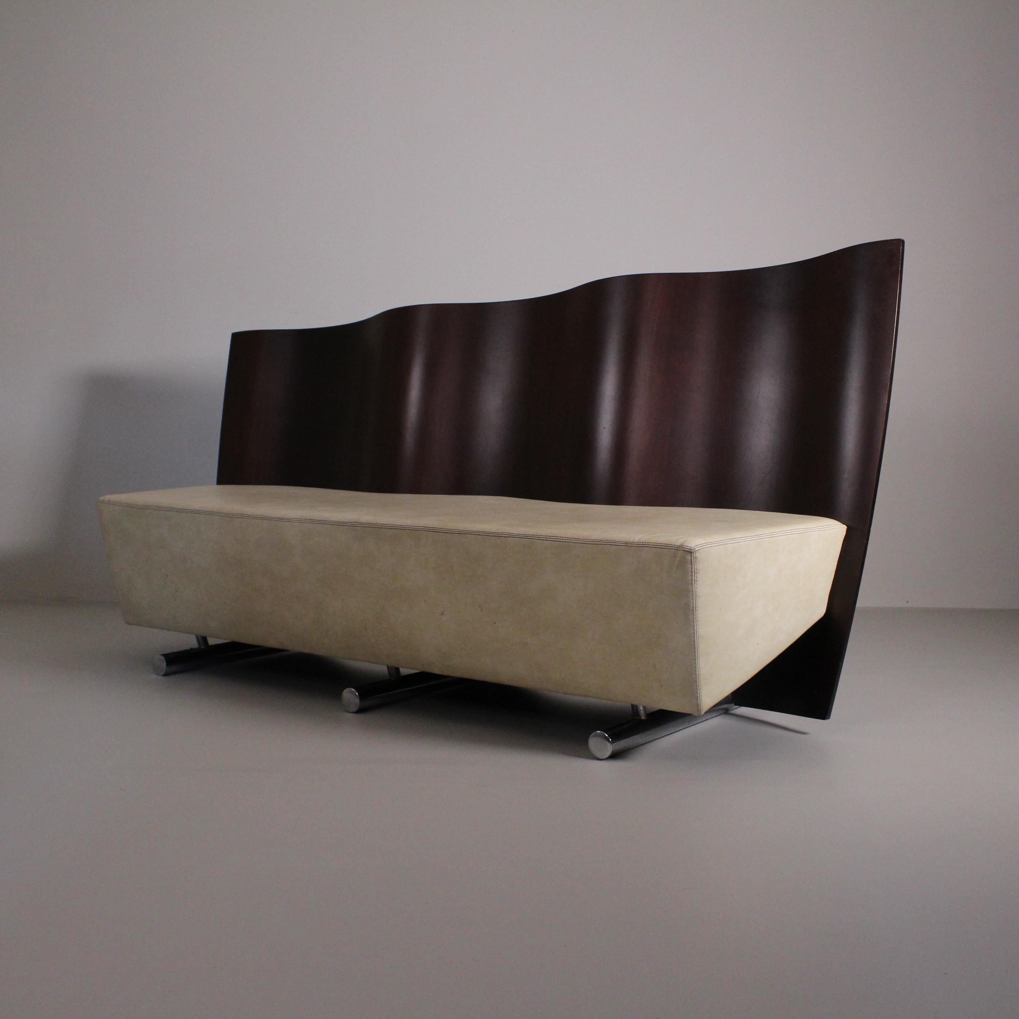 Post-modern sofa, wood and leather For Sale 3