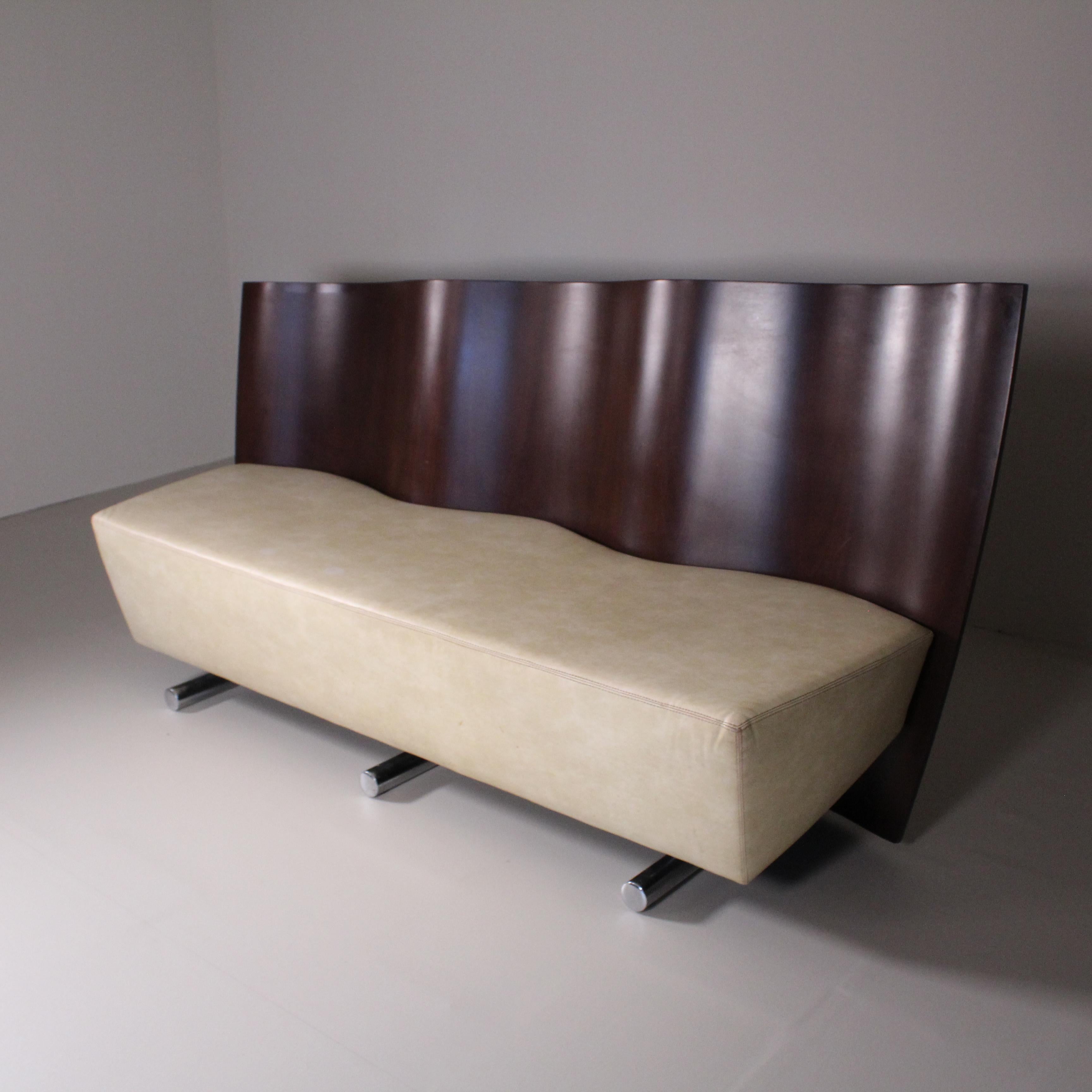 Post-modern sofa, wood and leather For Sale 6