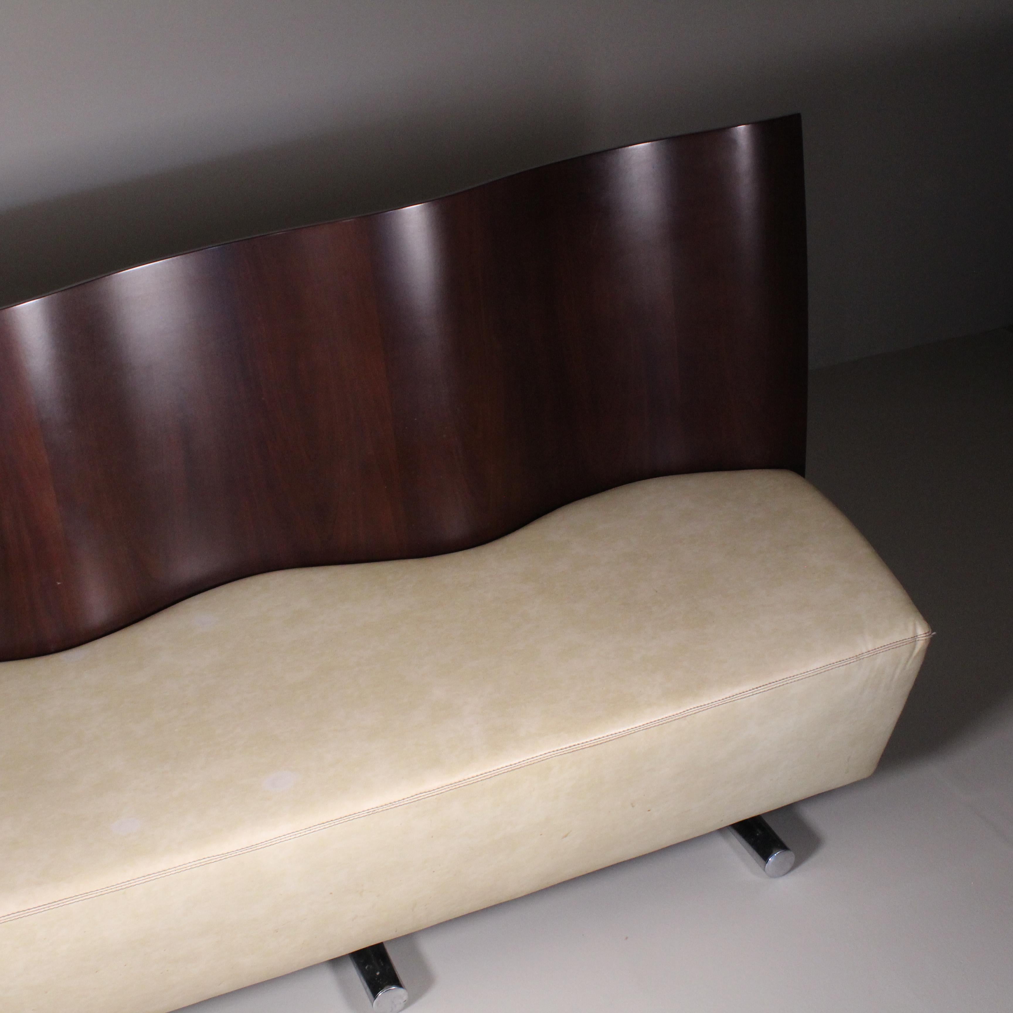 Post-modern sofa, wood and leather For Sale 2