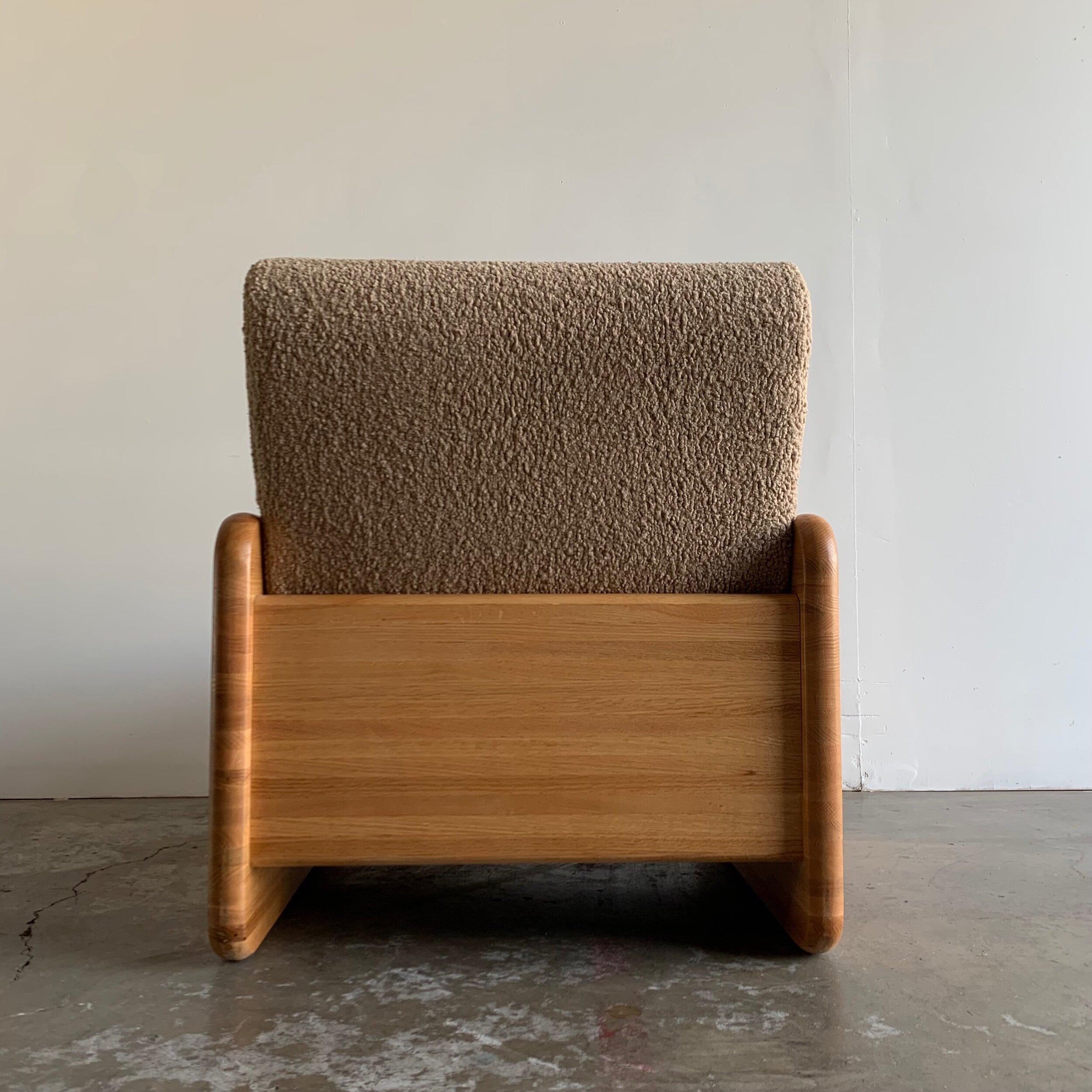 W28 D33 H32

SW24 SD19 SH17.25 AH4

Fully restored heavy duty solid oak lounge chair with No veneer , freshly redone in toast brown Sherpa. Item shows in excellent fully restored condition. *note areas where clips attach to frame are slightly