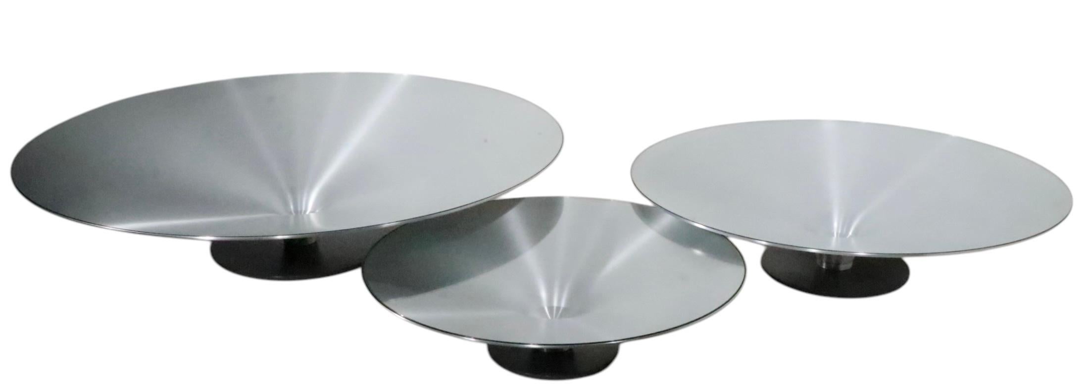 French Post Modern Space Age Ovni Up Table designed Vincenzo Maialino for Roche Bobois For Sale