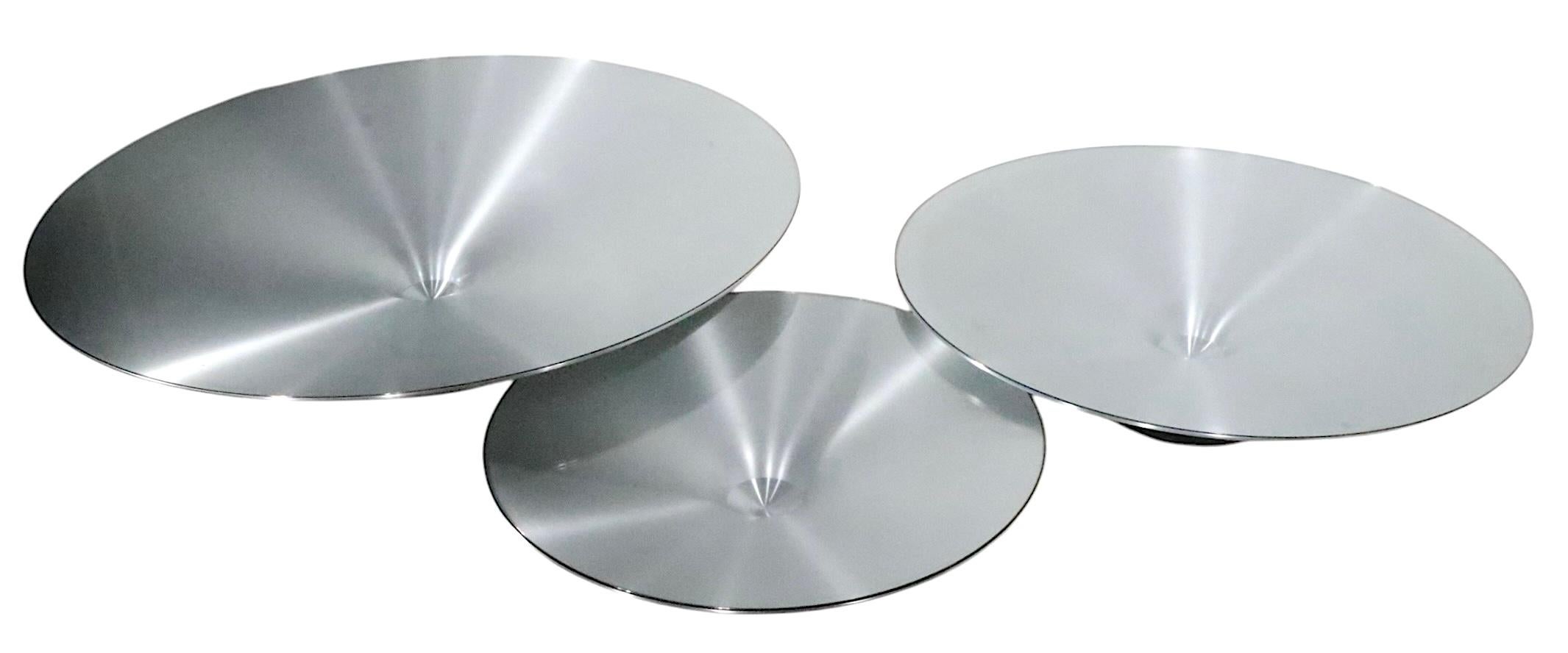 Contemporary Post Modern Space Age Ovni Up Table designed Vincenzo Maialino for Roche Bobois For Sale