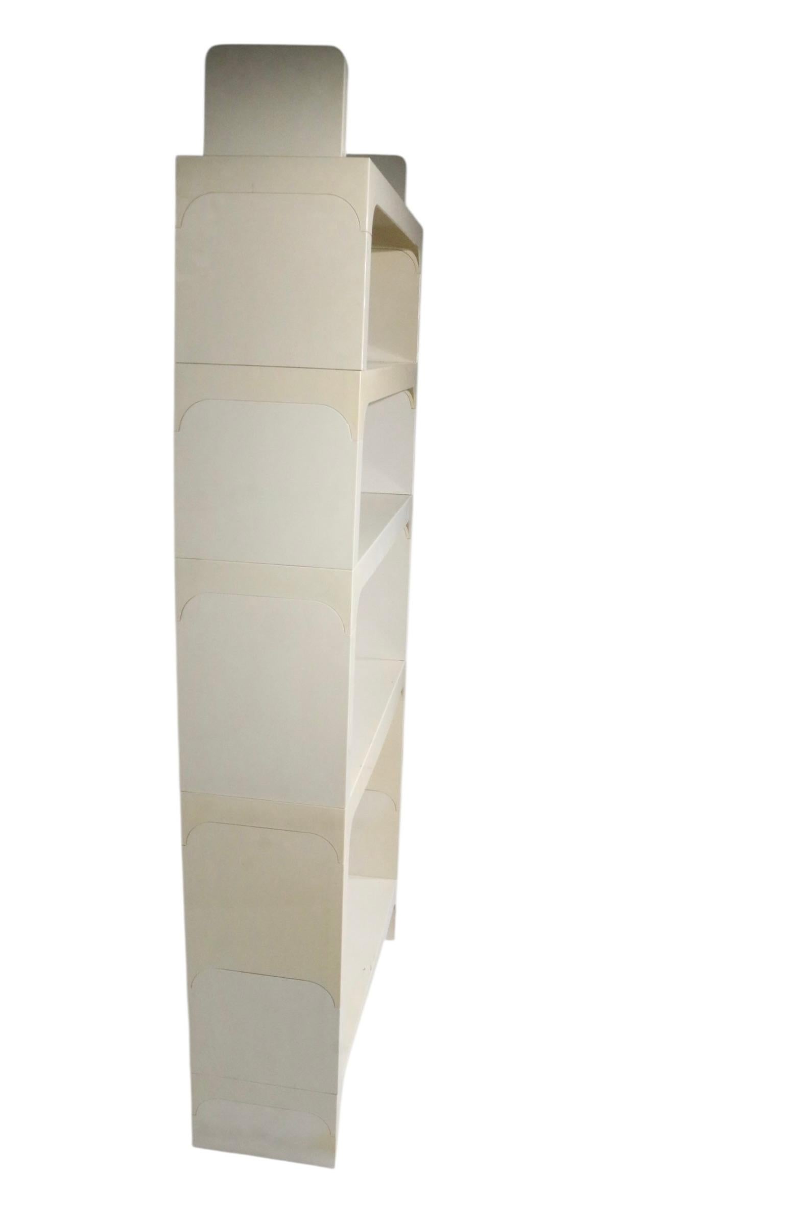 Post Modern Space Age Plastic Shelves by Olaf Von Bohr for Kartell c. 1970's in vendita 11