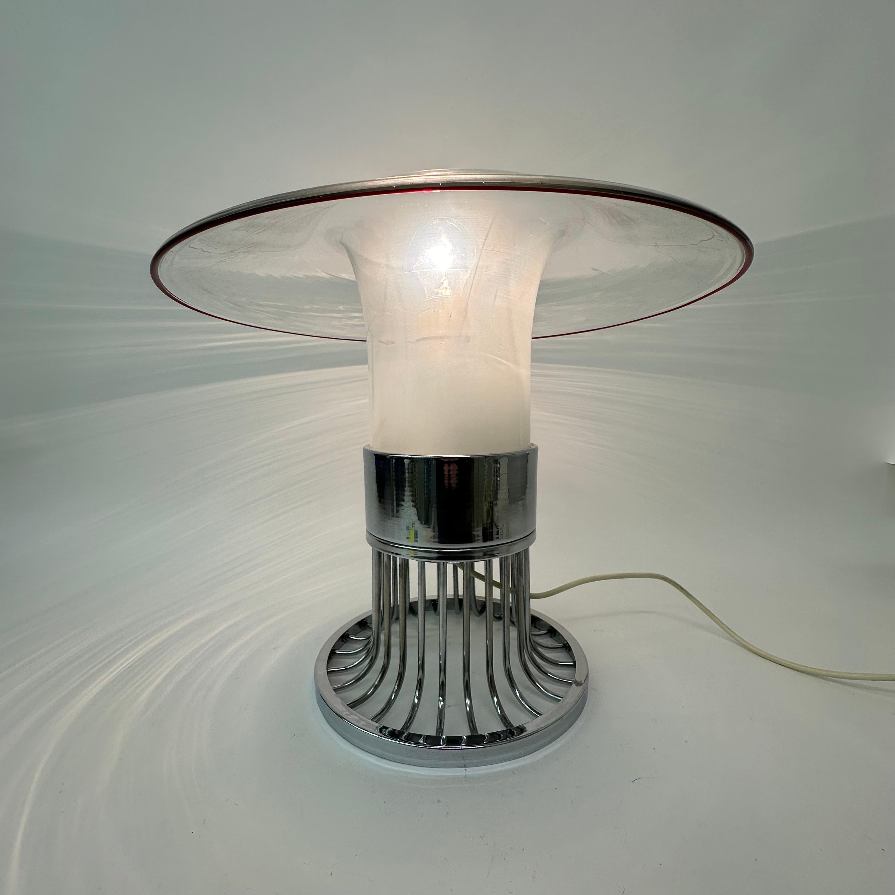 Mid-Century Modern Lampe de table post-moderne en verre de l'ère spatiale UFO, années 1970, Italie en vente