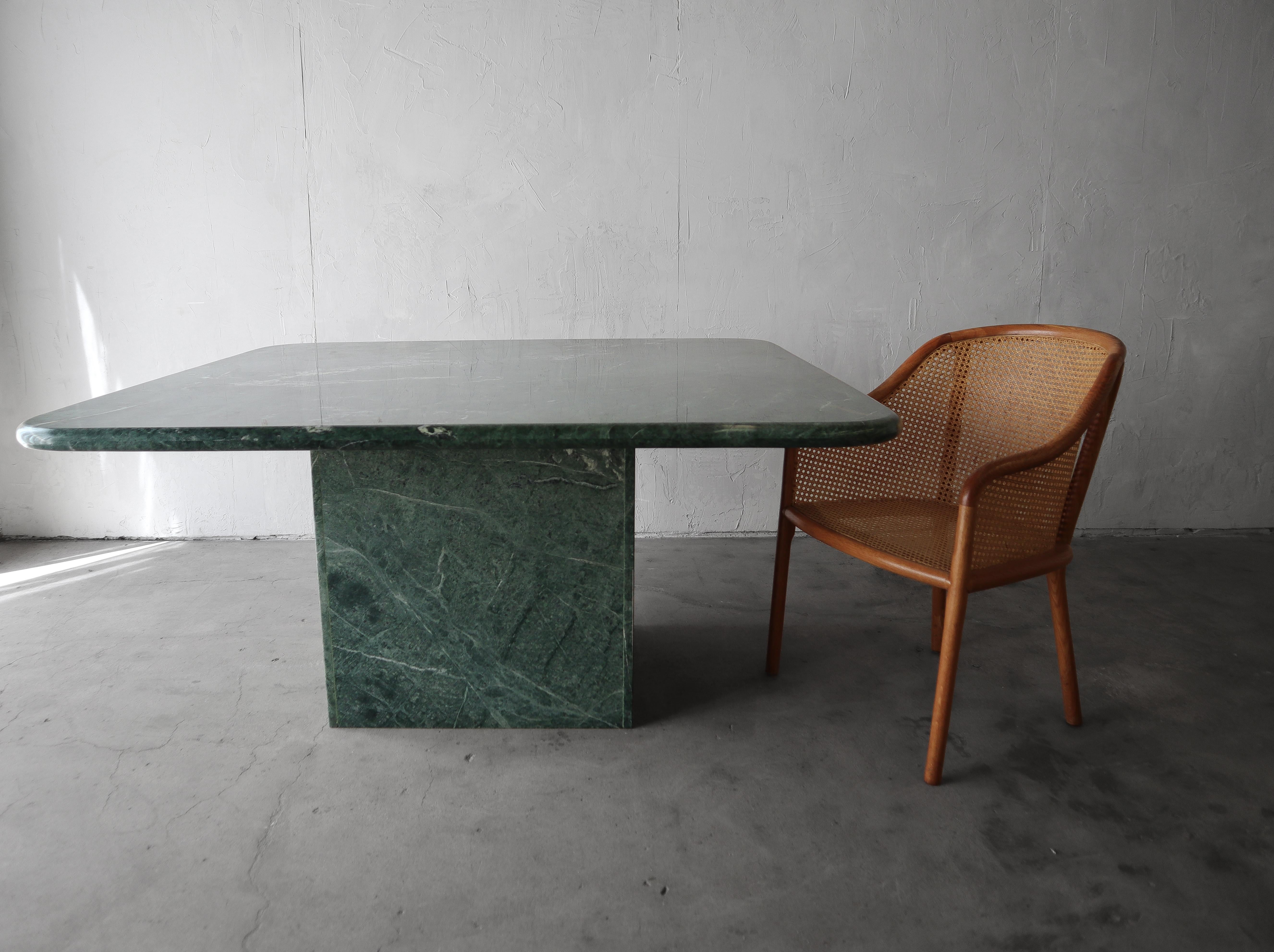 Postmoderne The Moderns Table de salle à manger carrée en marbre Greene & Greene en vente