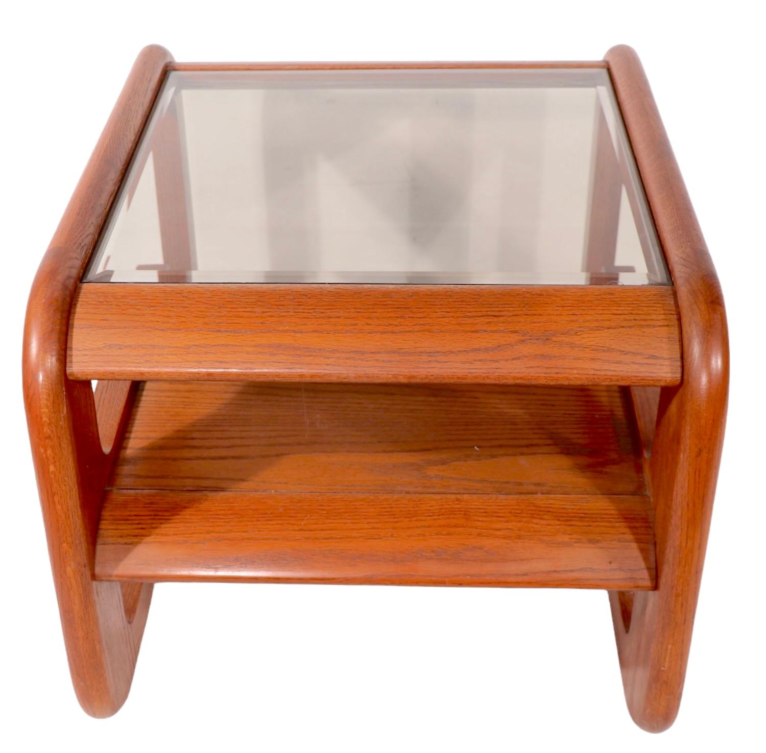 Américain Table d'appoint carrée Mersman conçue par Lou Hodges pour Mersman vers 1970 en vente