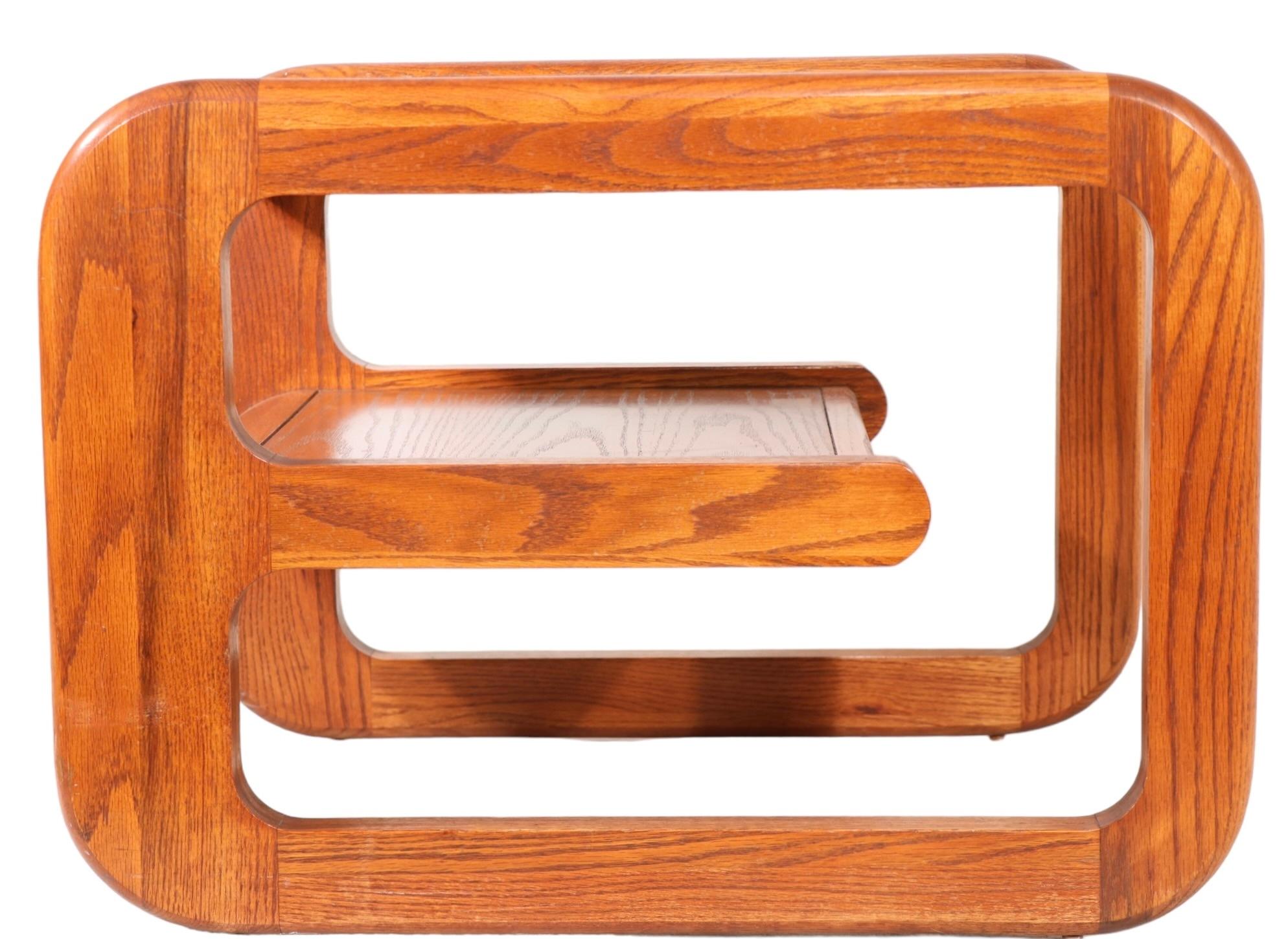 Table d'appoint carrée Mersman conçue par Lou Hodges pour Mersman vers 1970 Bon état - En vente à New York, NY