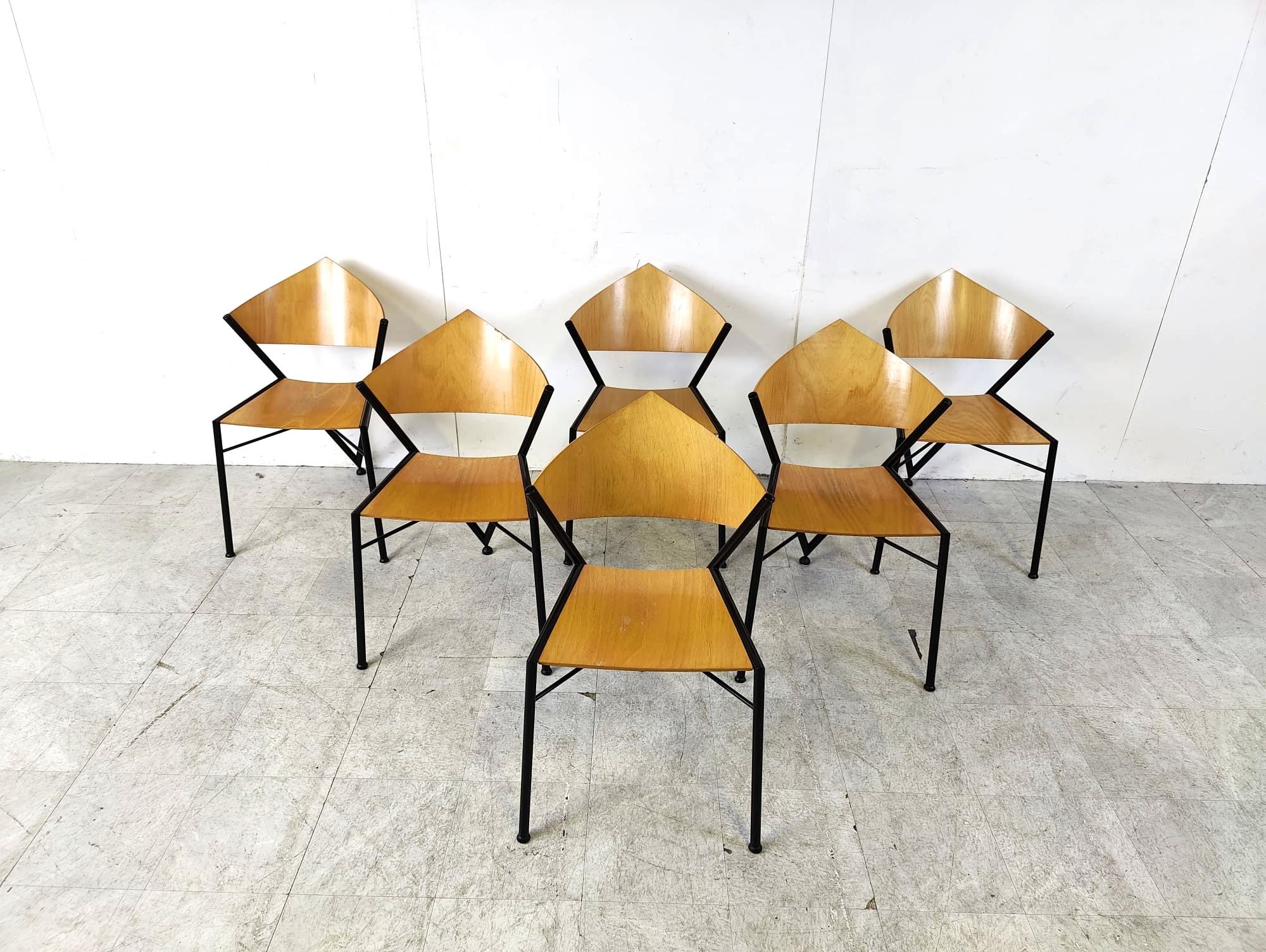 Postmoderne Chaises de salle à manger empilables post-modernes, années 1980 en vente