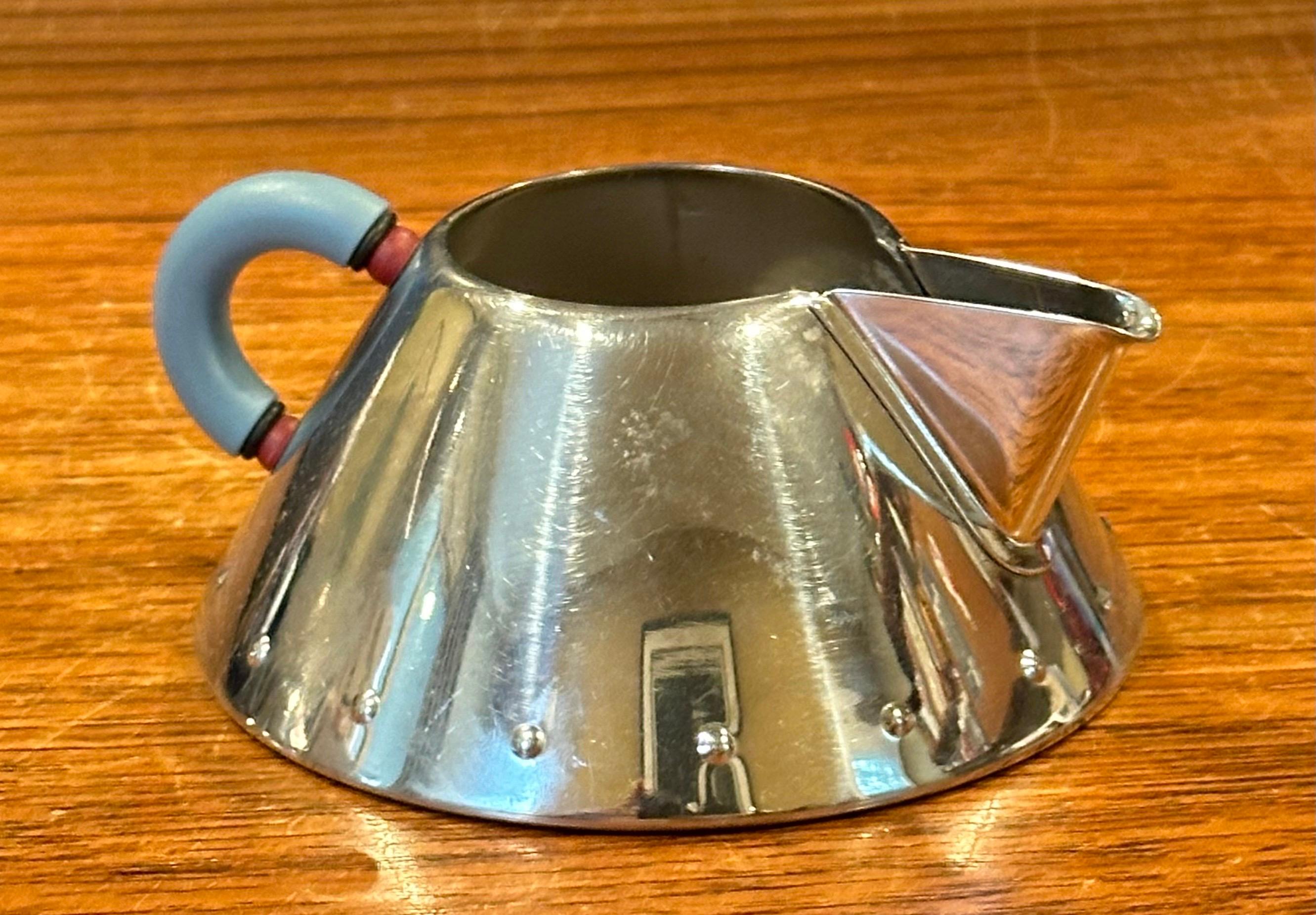 Juego posmoderno de acero inoxidable para nata y azúcar de Michael Graves para Alessi en venta 1