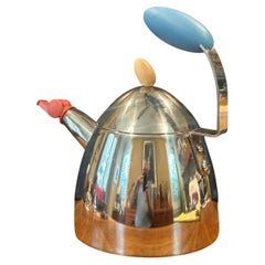 Bouilloire en inox post-moderne avec sifflet par Michael Graves