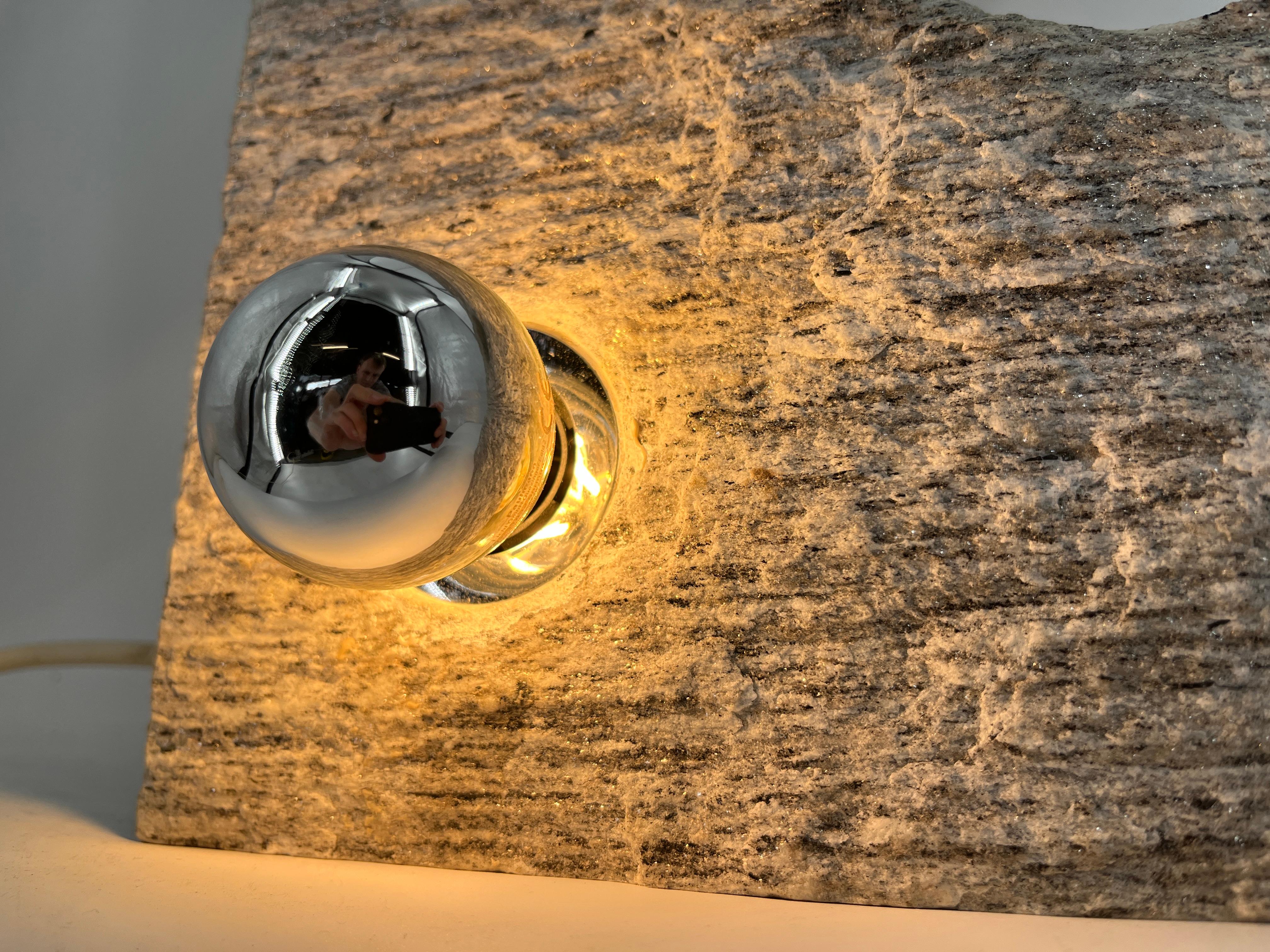 Lampe de table post-moderne A Stone, 1970 en vente 4