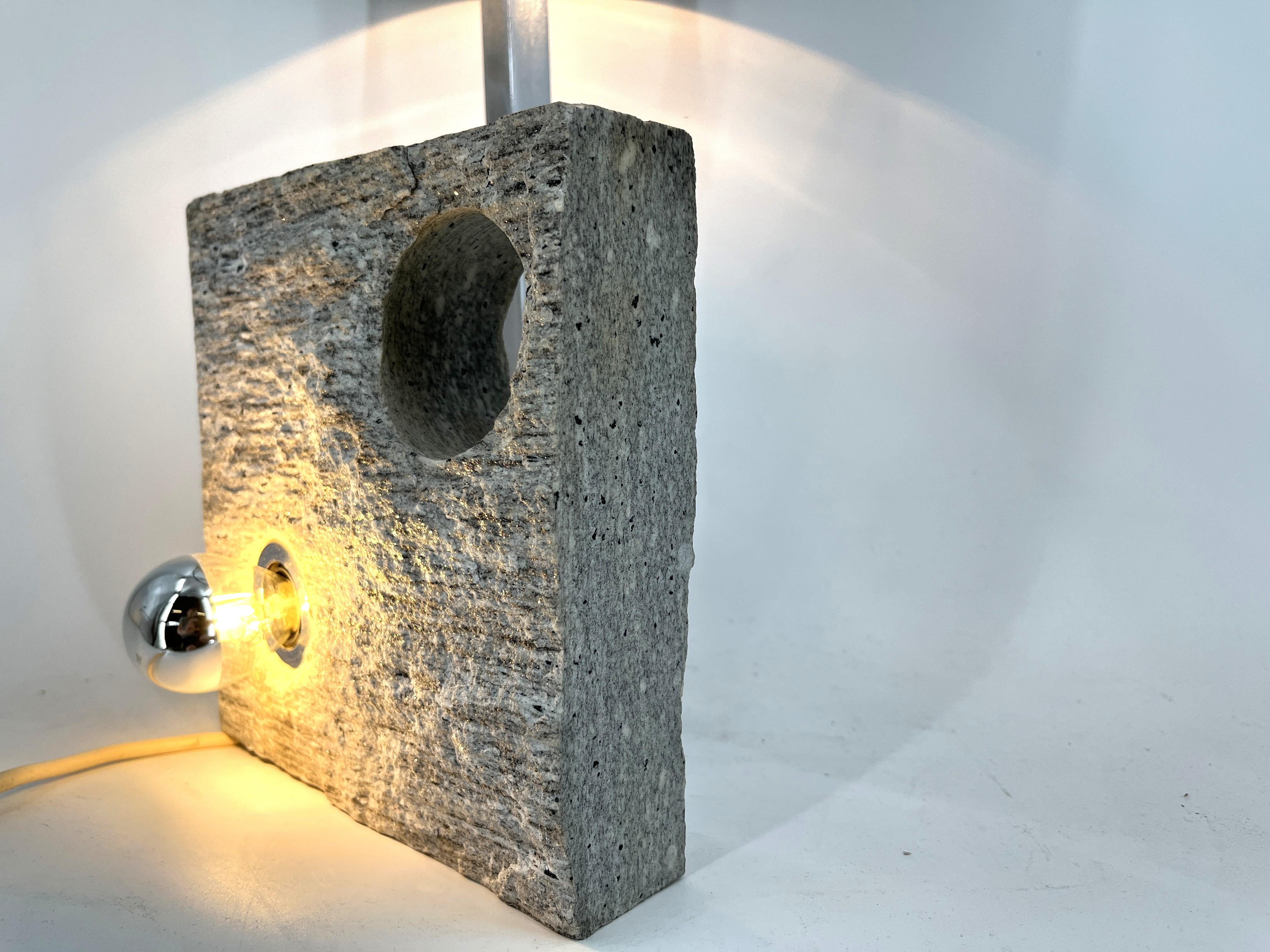 Lampe de table post-moderne A Stone, 1970 Bon état - En vente à Leuven, Vlaams Gewest