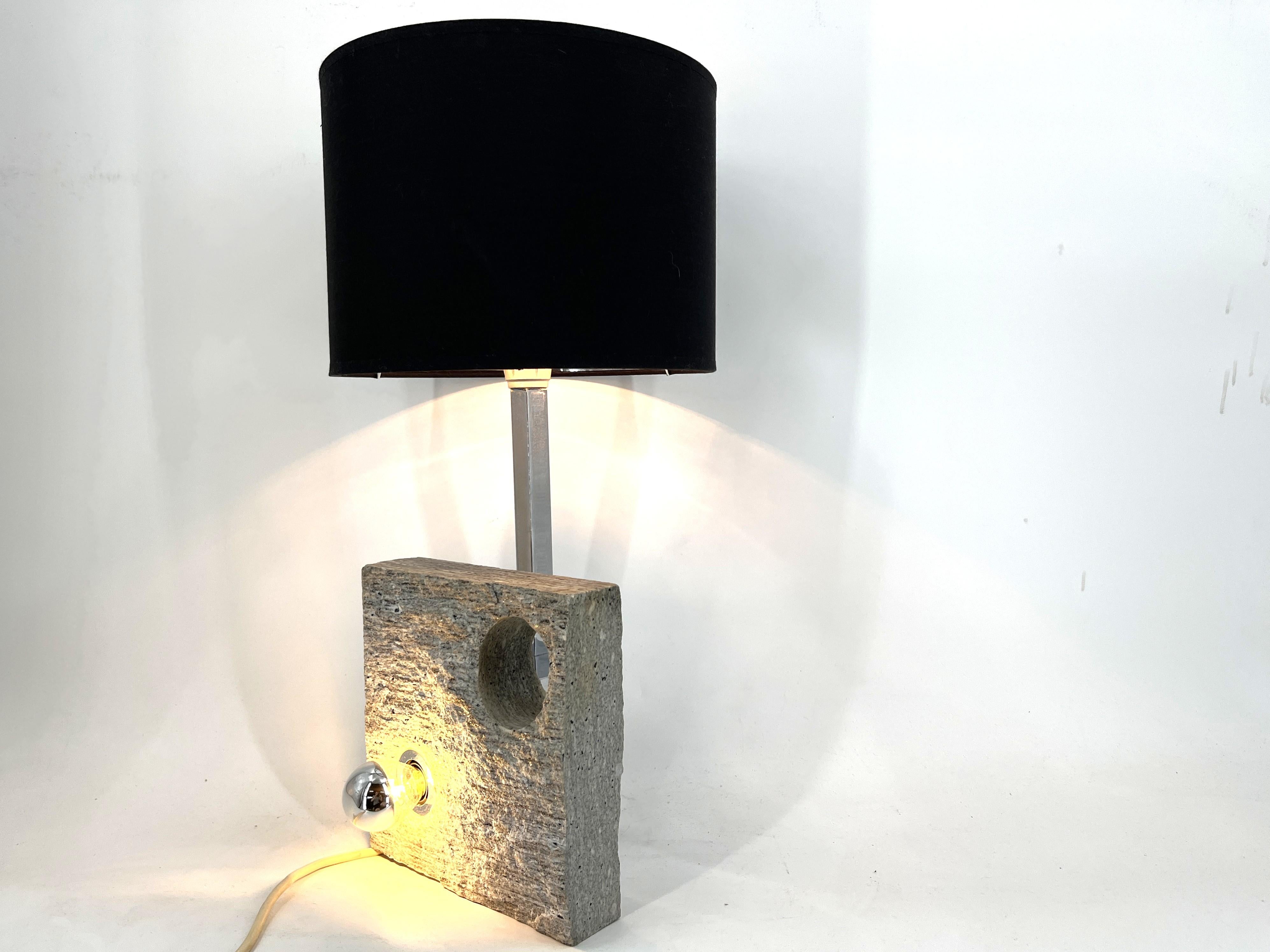 Fin du 20e siècle Lampe de table post-moderne A Stone, 1970 en vente