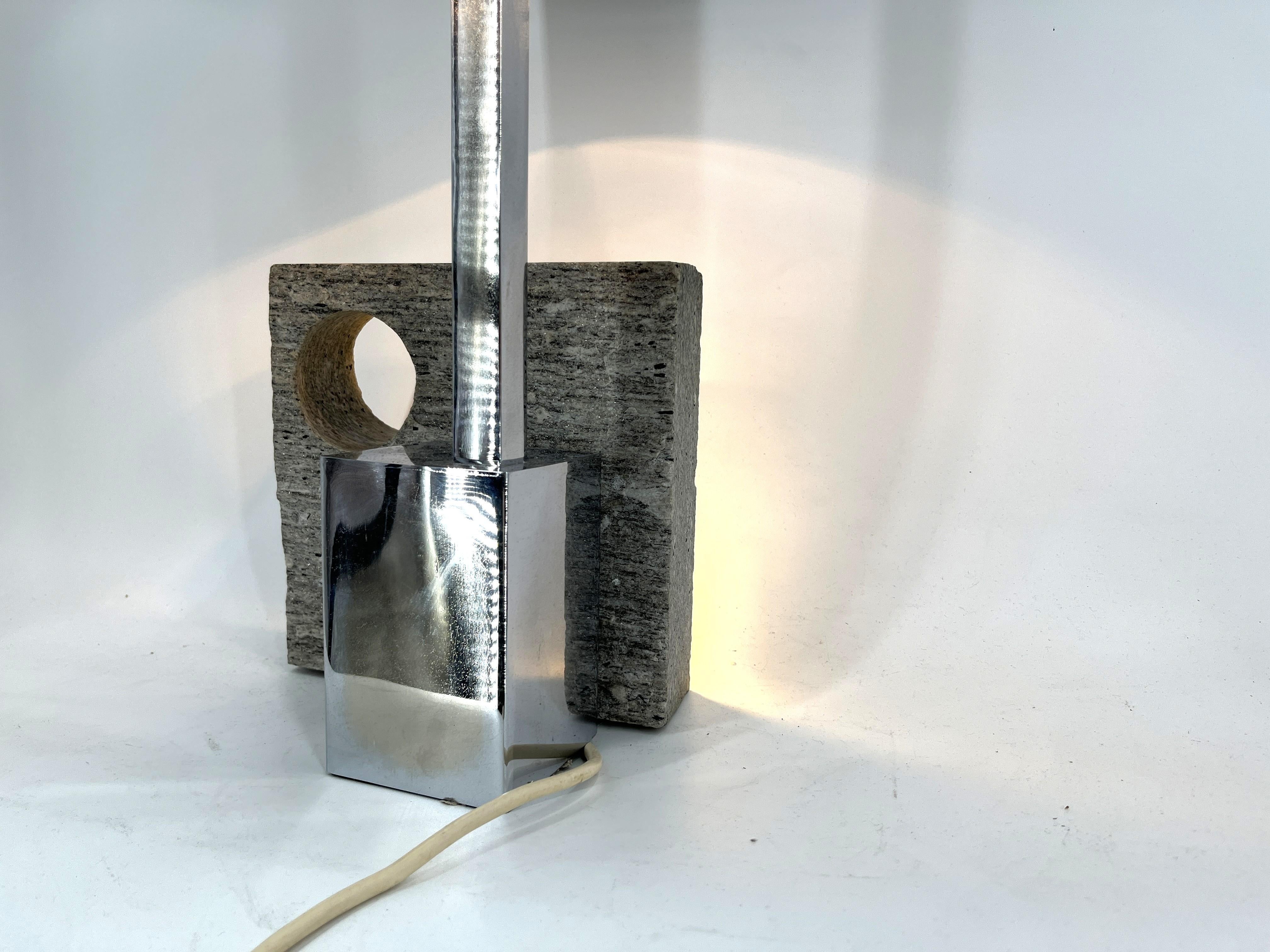 Lampe de table post-moderne A Stone, 1970 en vente 1
