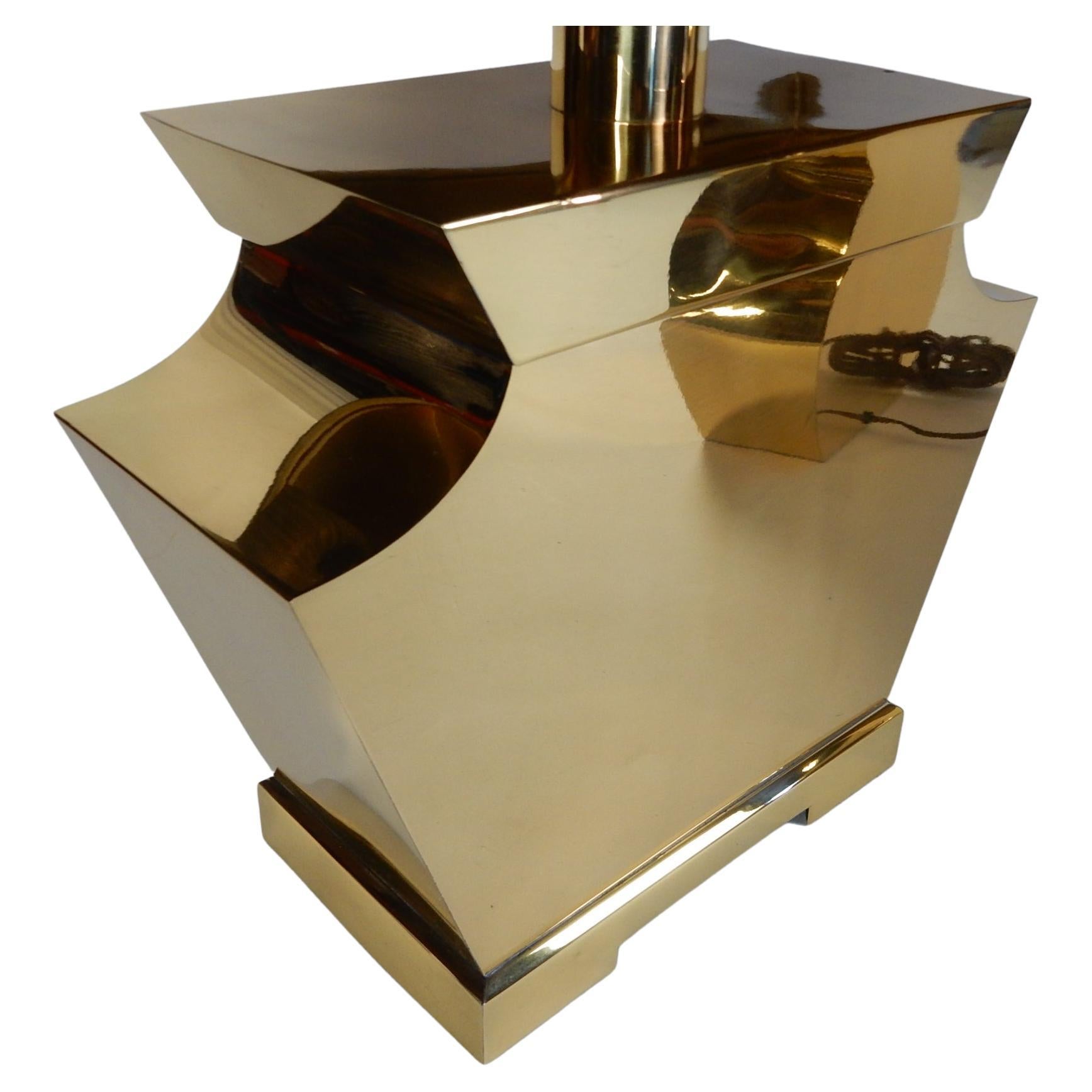 Mid-Century Modern Lampes post-modernes profilées en laiton « Shapes » avec abat-jour en fausse peau de reptile noire en vente