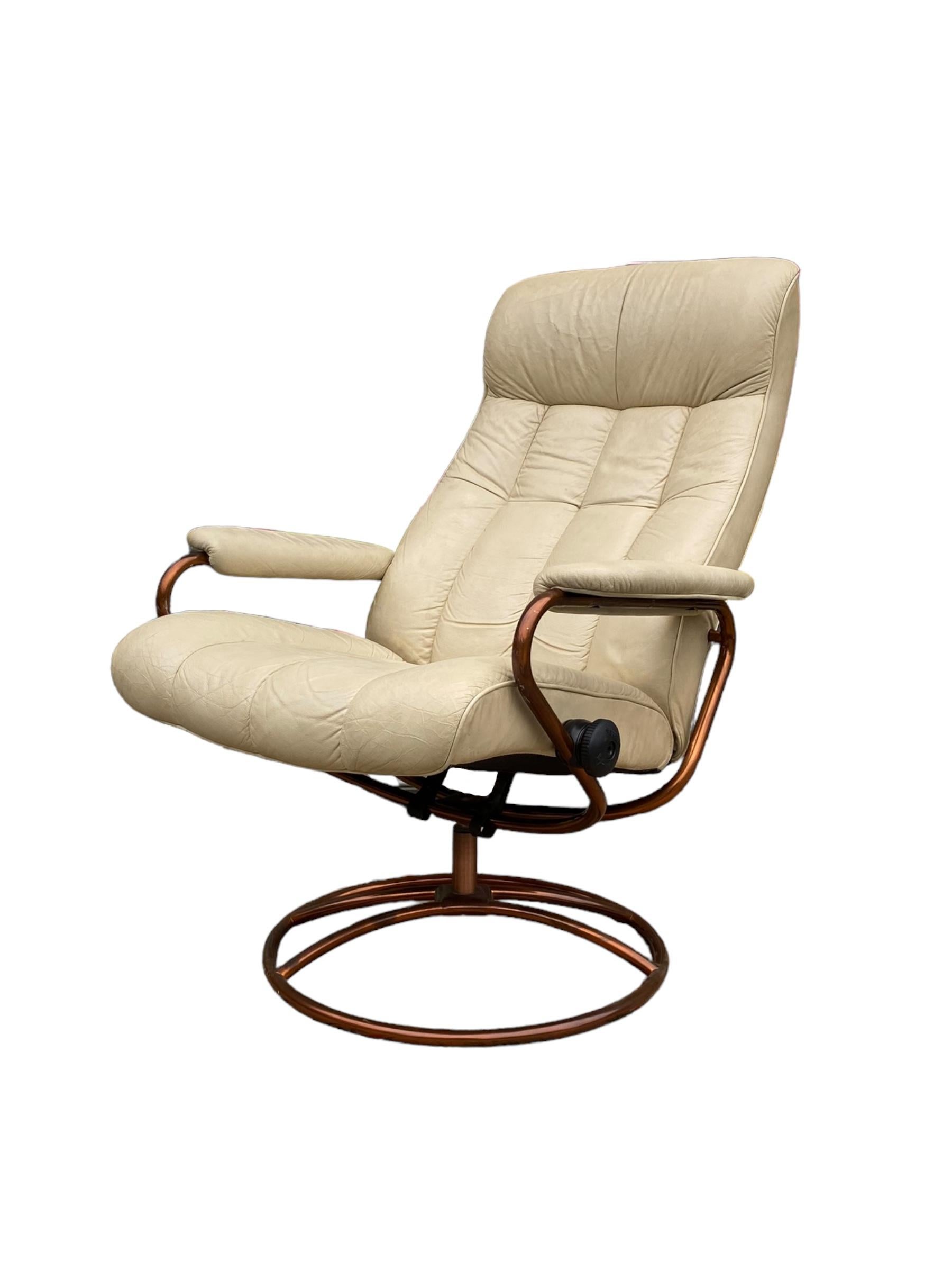 Scandinavian Modern Post Modern Stressless Lounge Chair and Ottoman with copper frame For Sale