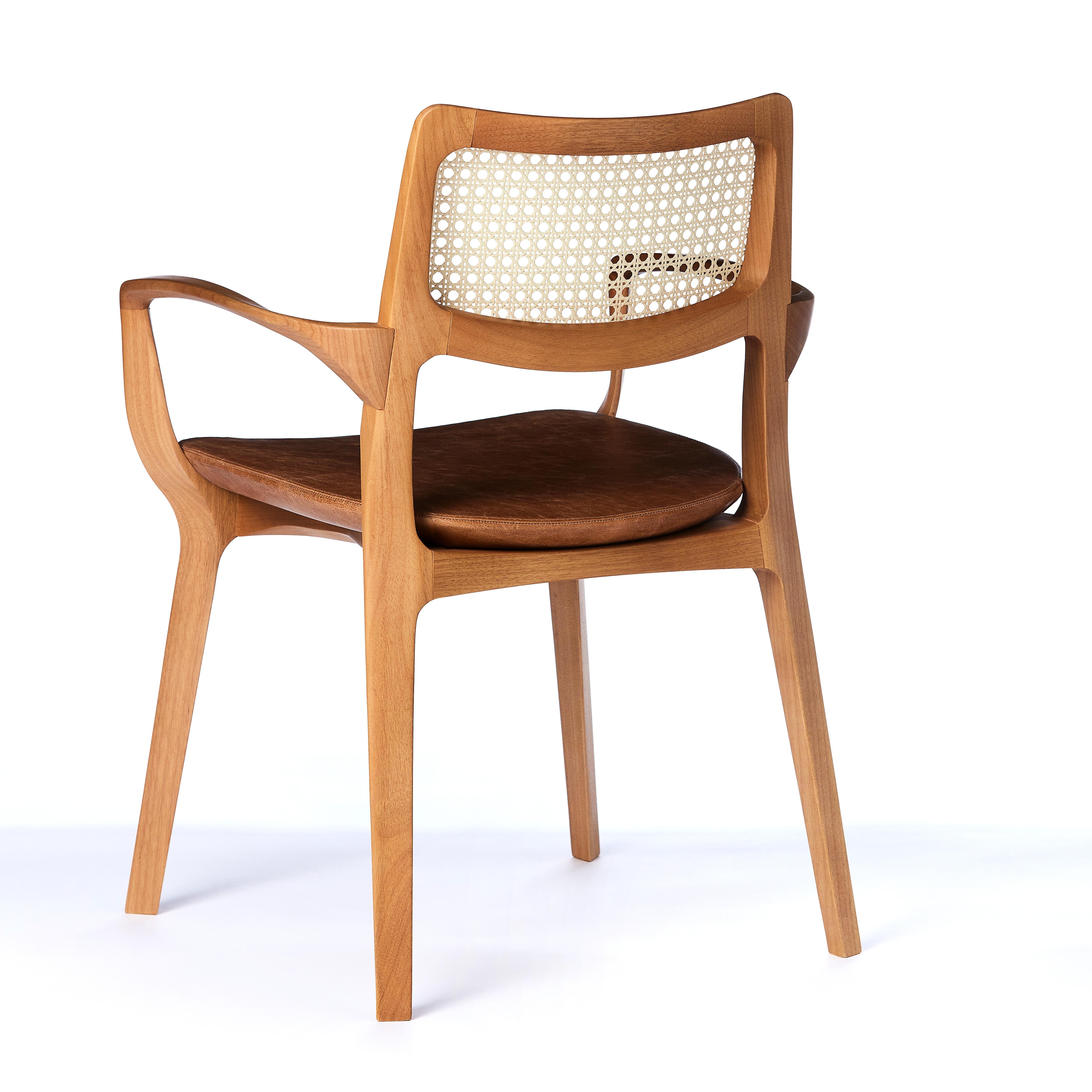 Postmoderner Aurora-Stuhl im postmodernen Stil aus geformtem Massivholz mit Rohrrückenlehne und Leder (Geflecht) im Angebot