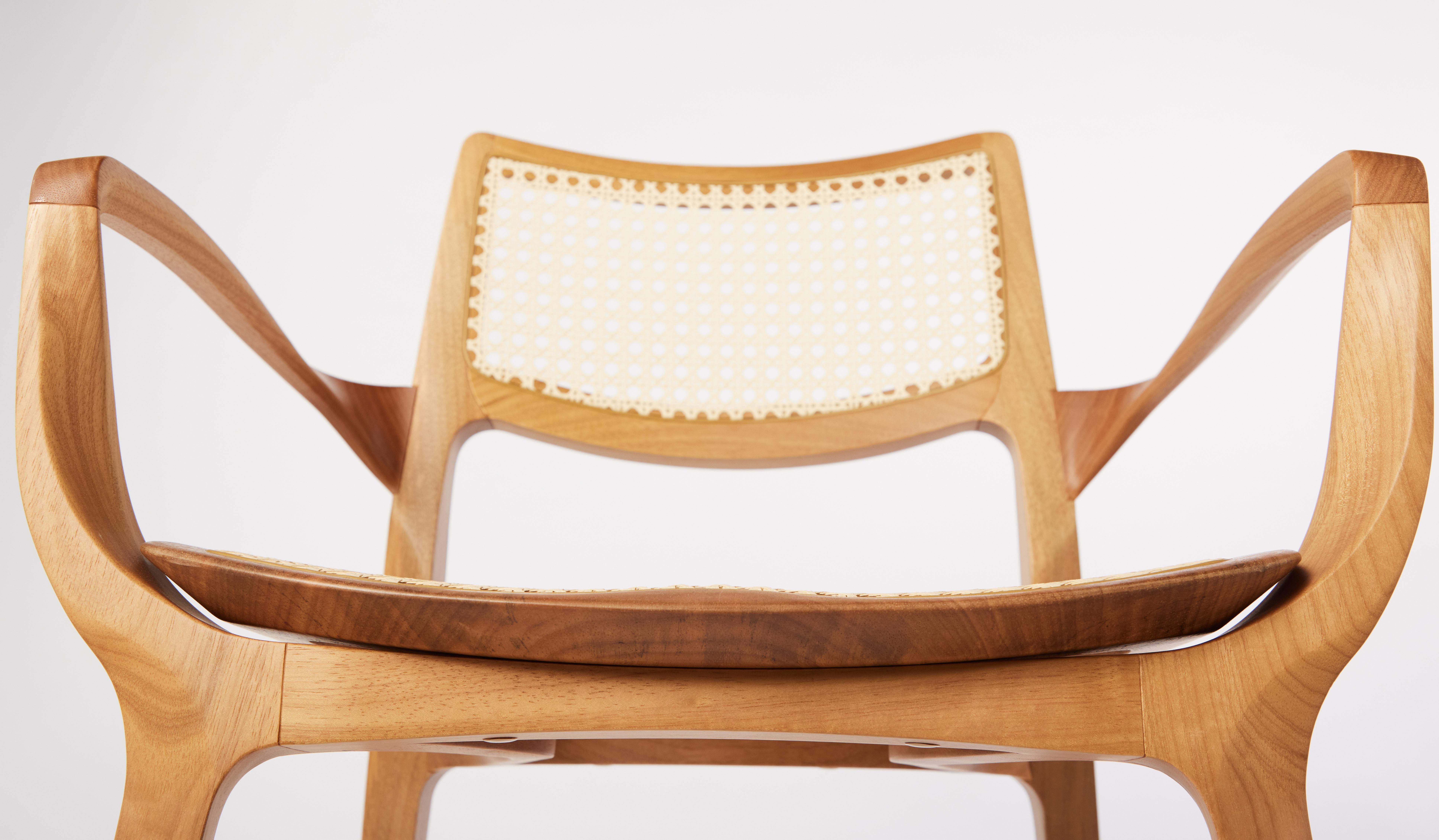 Postmoderner Aurora-Stuhl im postmodernen Stil aus geformtem Massivholz mit Rohrrückenlehne und Leder im Zustand „Neu“ im Angebot in Vila Cordeiro, São Paulo