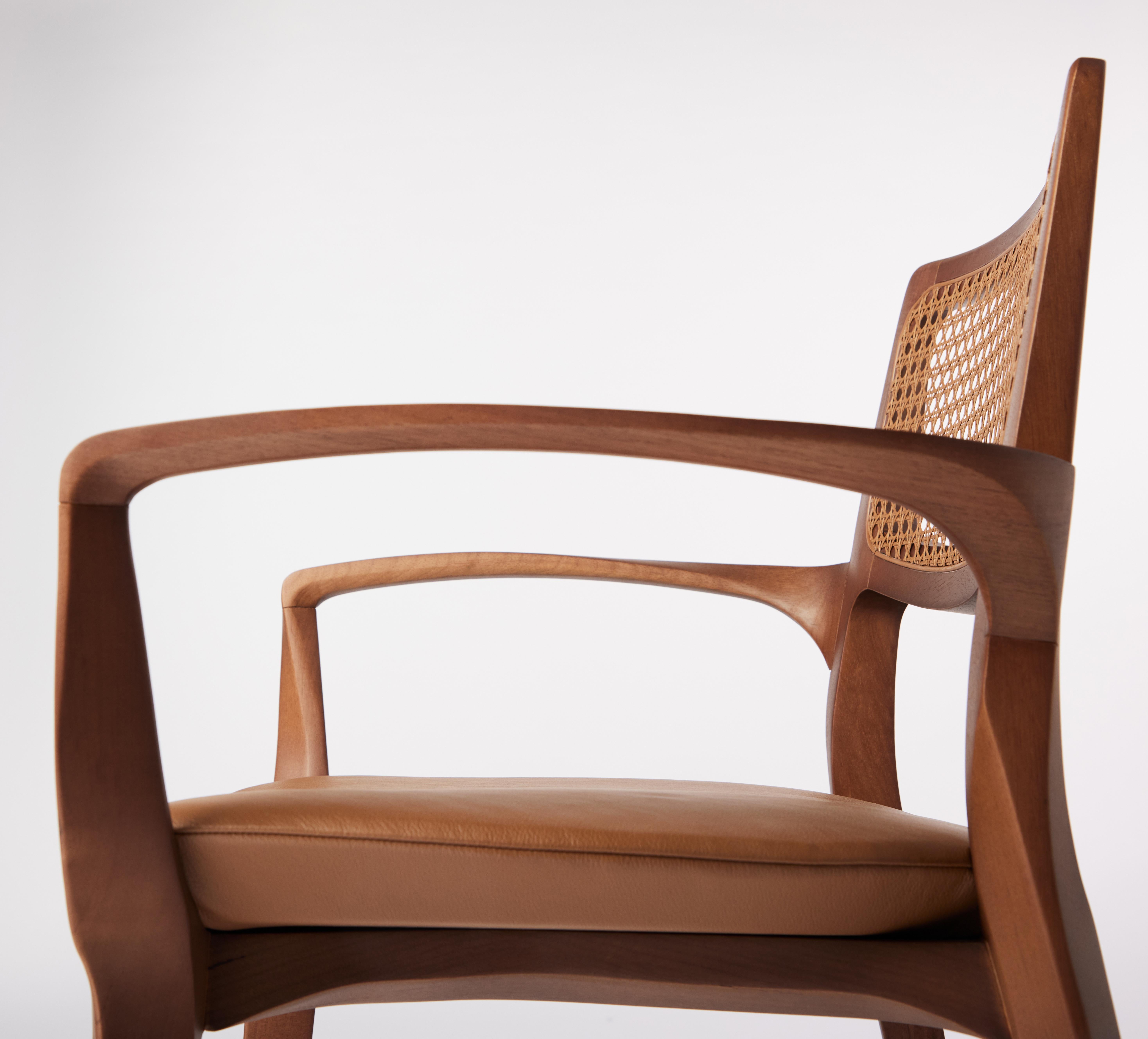 Post-Modern Style Aurora Chair in Sculpted Walnut Finish with Cane and Leather In New Condition For Sale In Vila Cordeiro, São Paulo