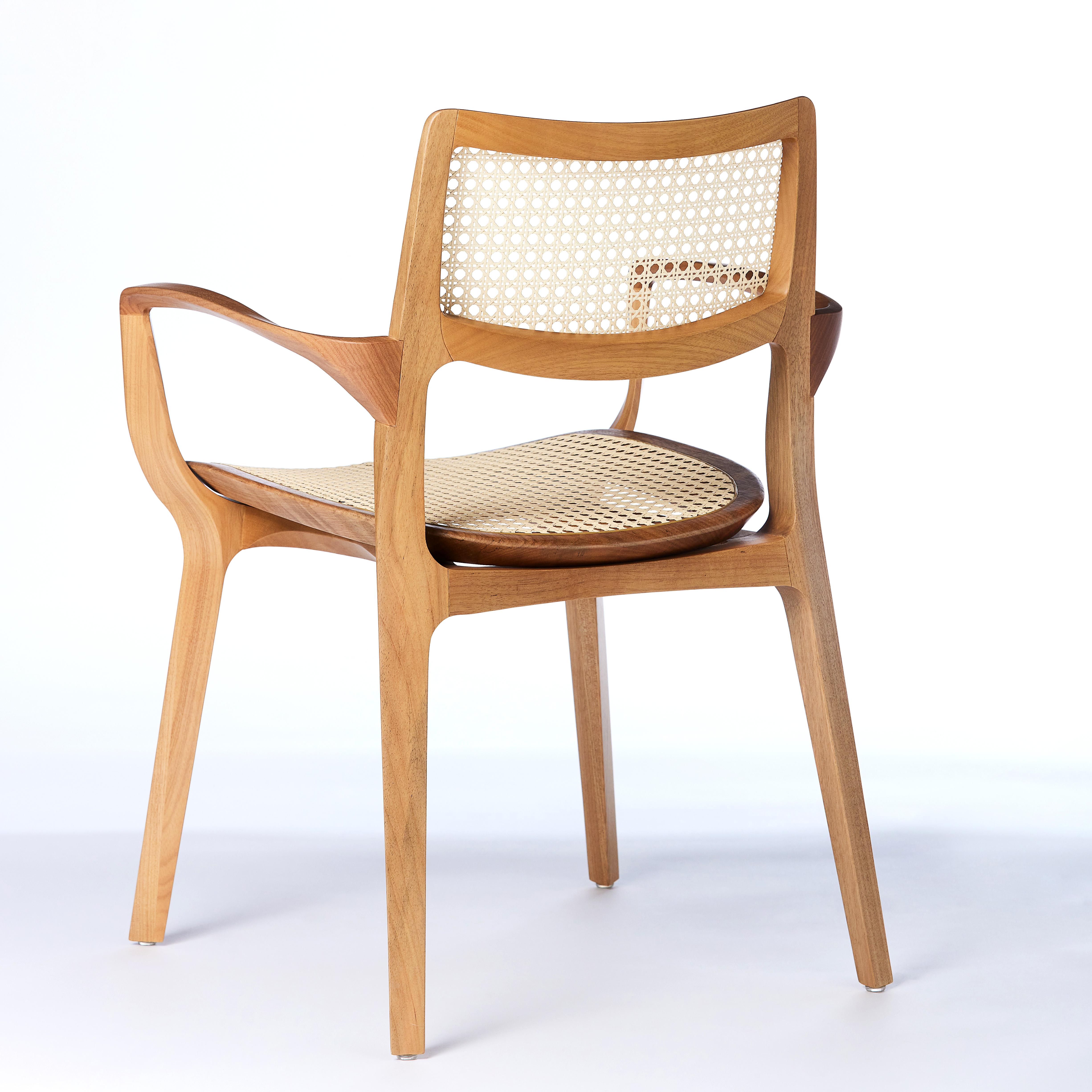 Postmoderner Aurora-Stuhl im postmodernen Stil aus Massivholz mit Rohrrückenlehne und Sitz aus Rohr (Geflecht) im Angebot