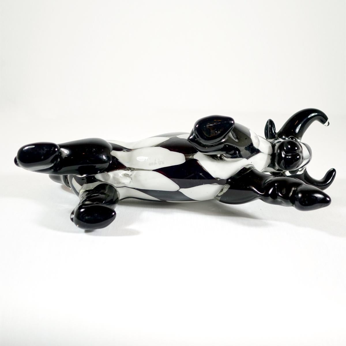 Post-Modern Postmodern Style Pair of Murano Glass Bulls with Checkered Pattern For Sale