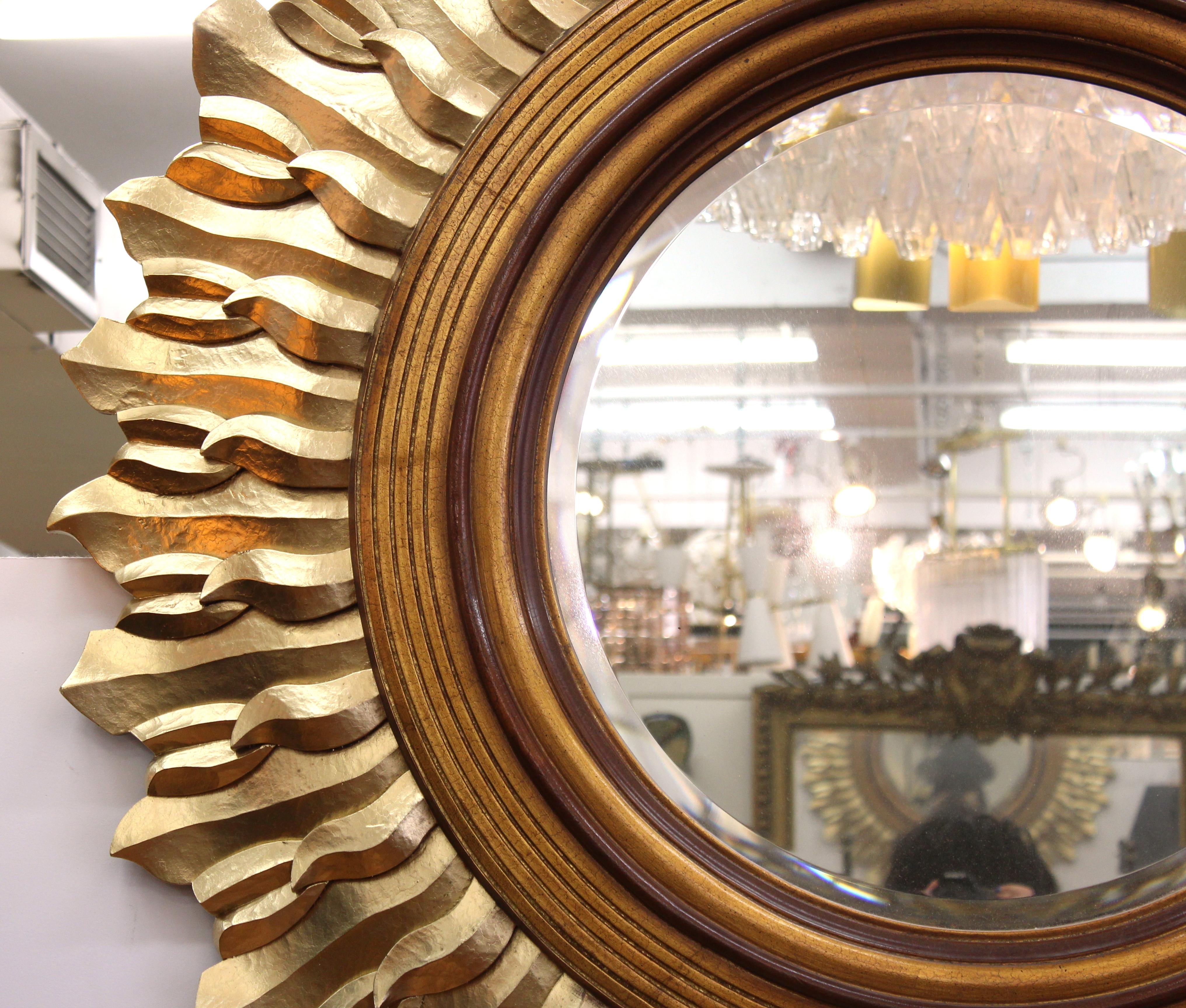 Post-Modern Sunburst Mirror in Carved Giltwood Frame In Good Condition In New York, NY