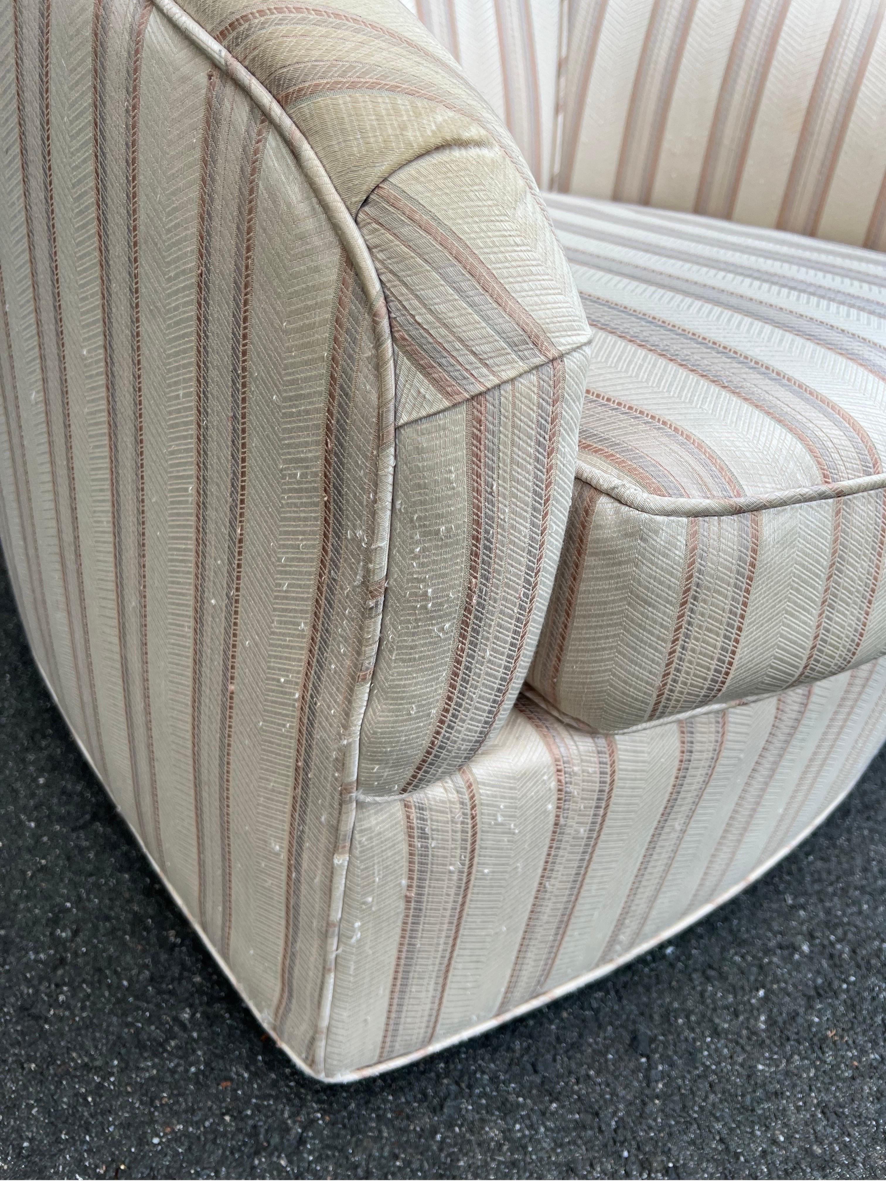 Sedia girevole in seta a righe Classic Cube in vendita 4
