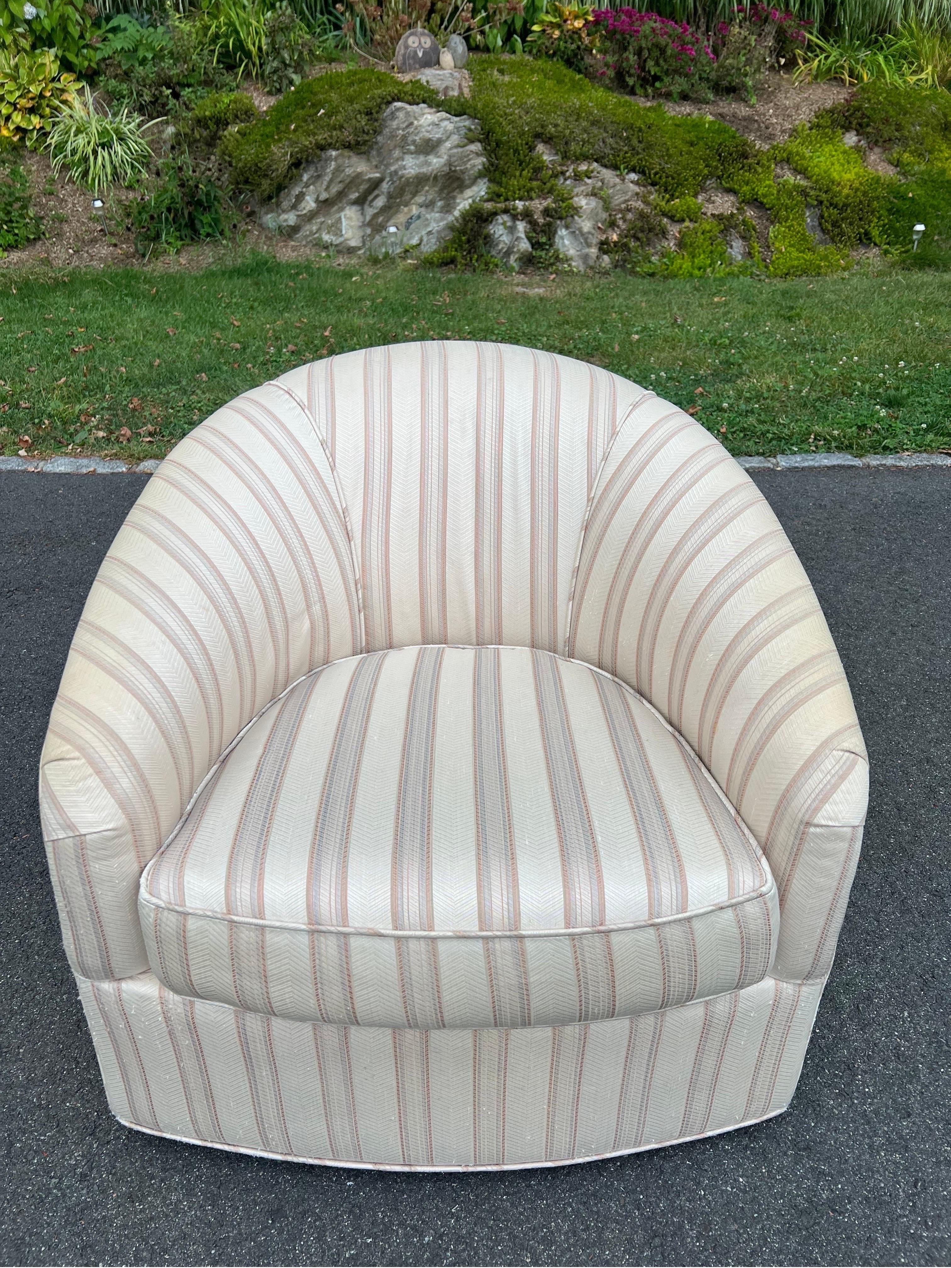Sedia girevole in seta a righe Classic Cube In condizioni buone in vendita a Redding, CT
