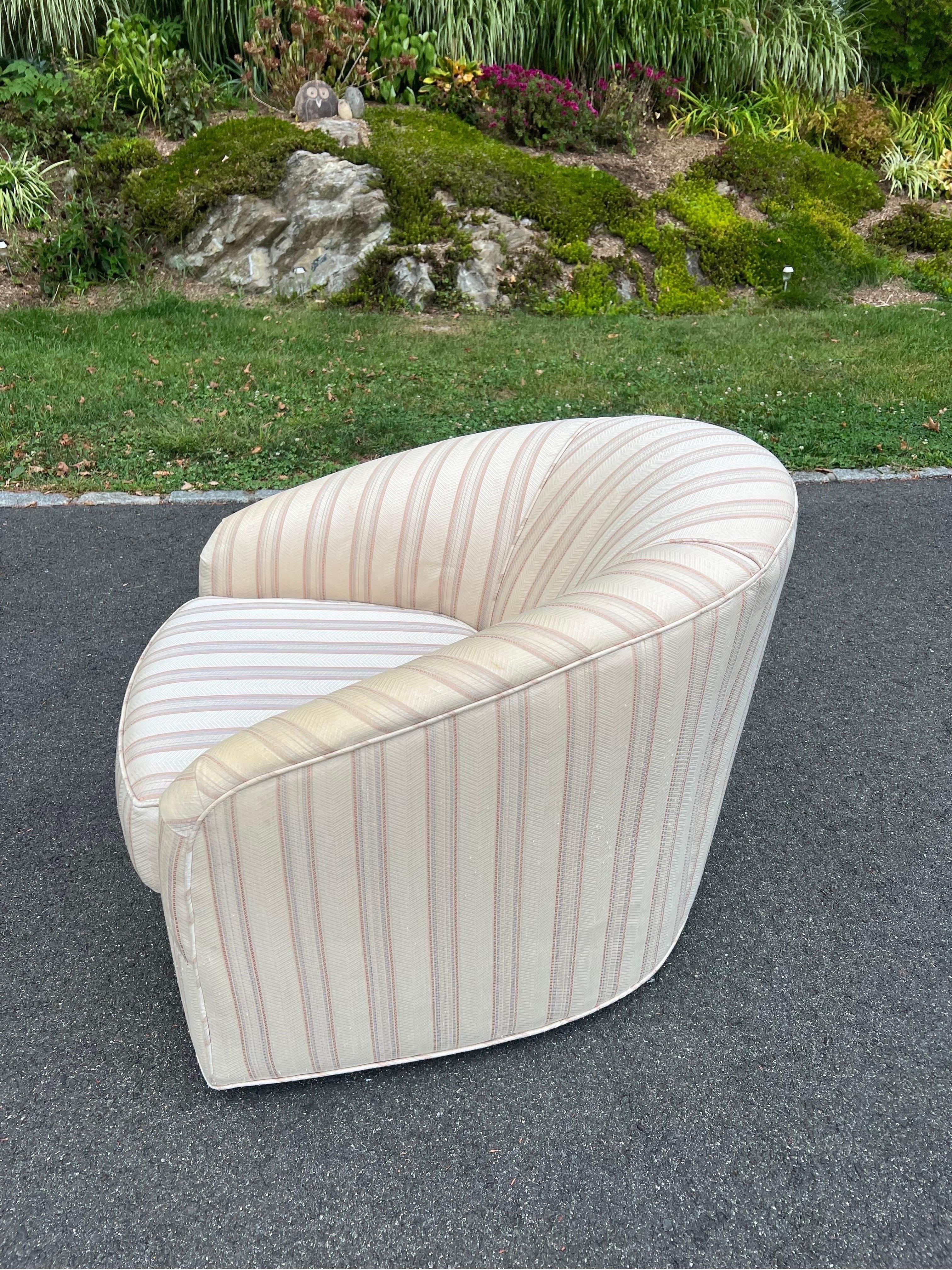Sedia girevole in seta a righe Classic Cube in vendita 1