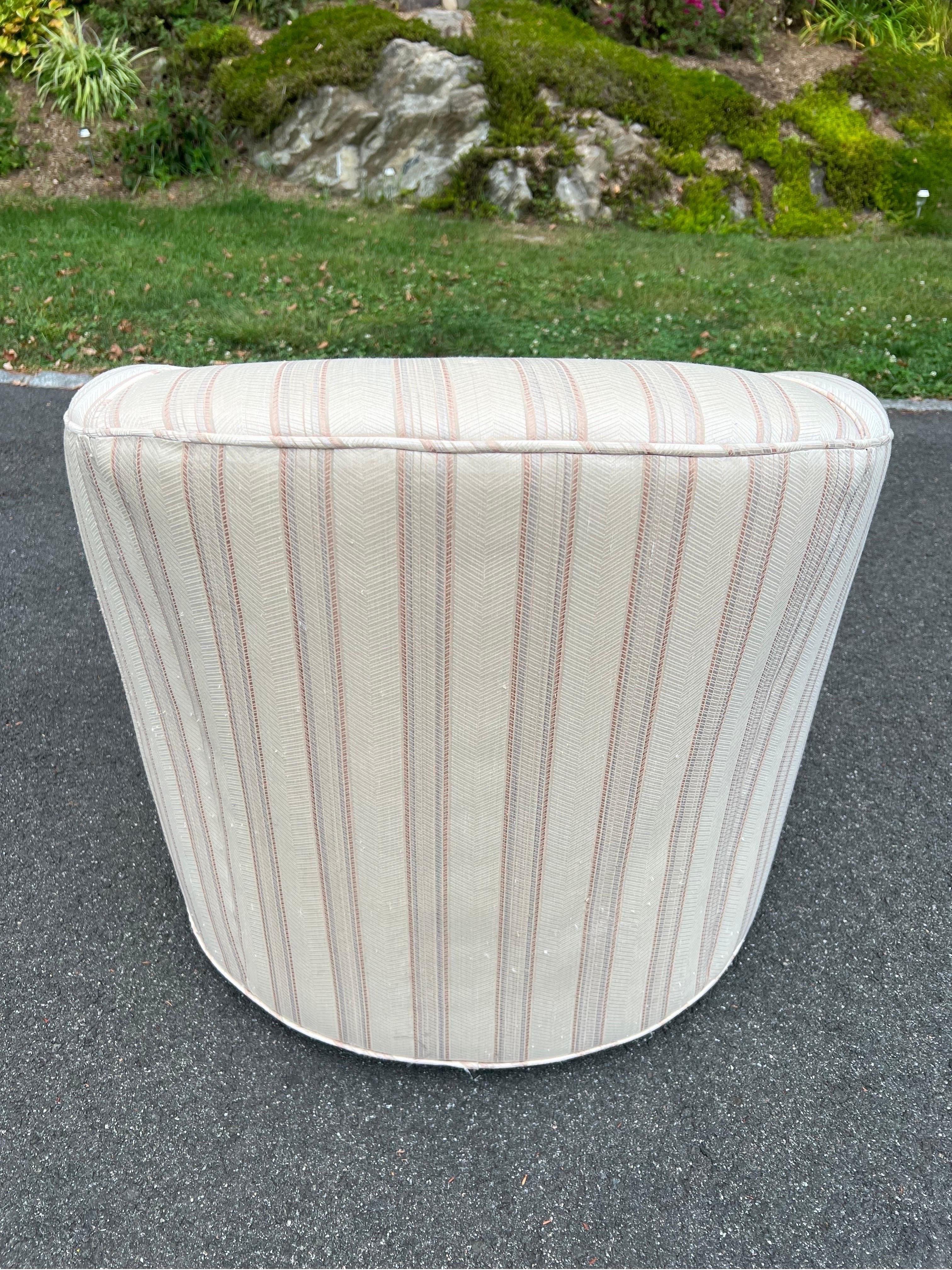 Sedia girevole in seta a righe Classic Cube in vendita 2