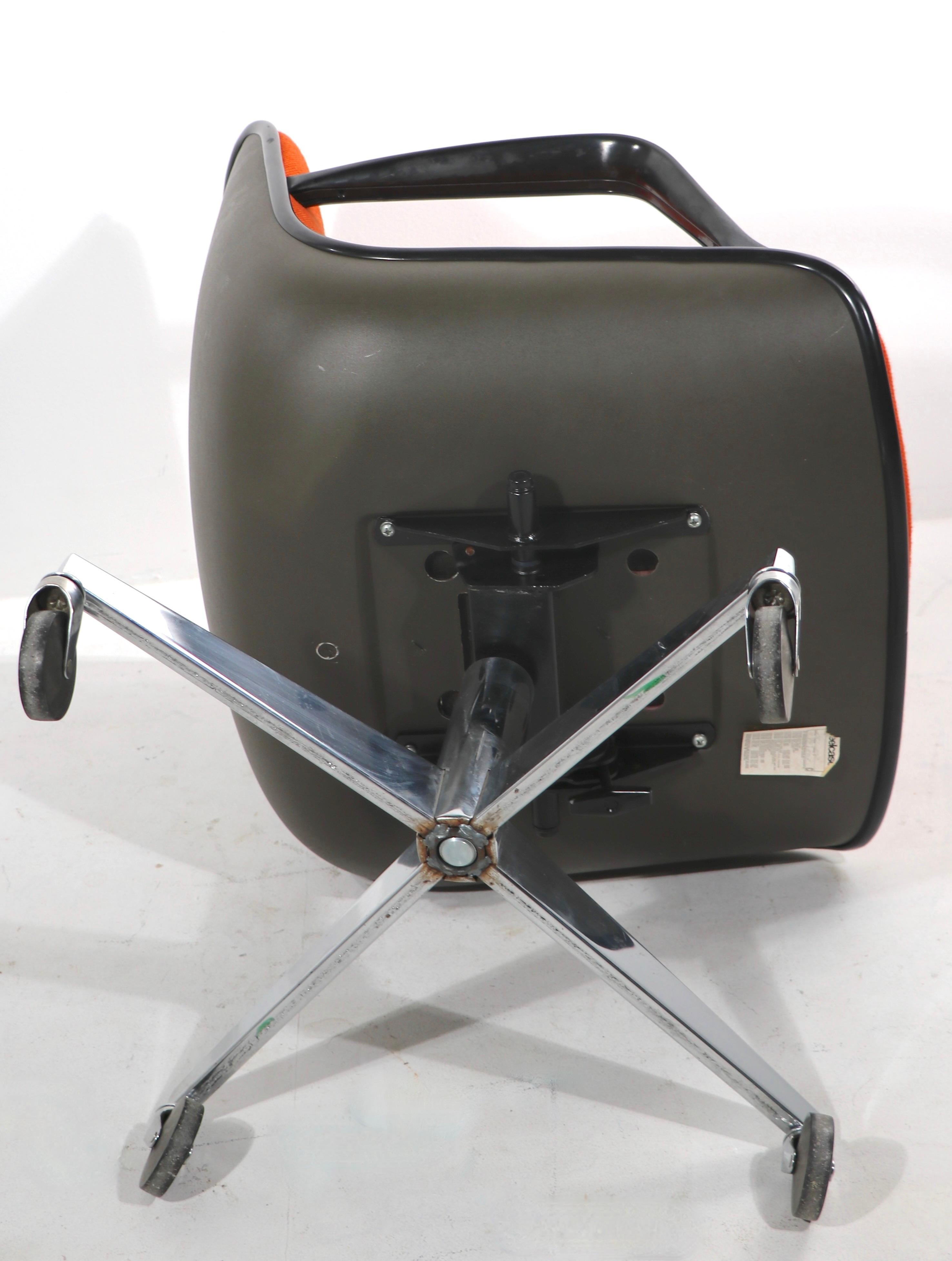 Late 20th Century Post Modern Swivel Tilt Desk Chair by Steelcase