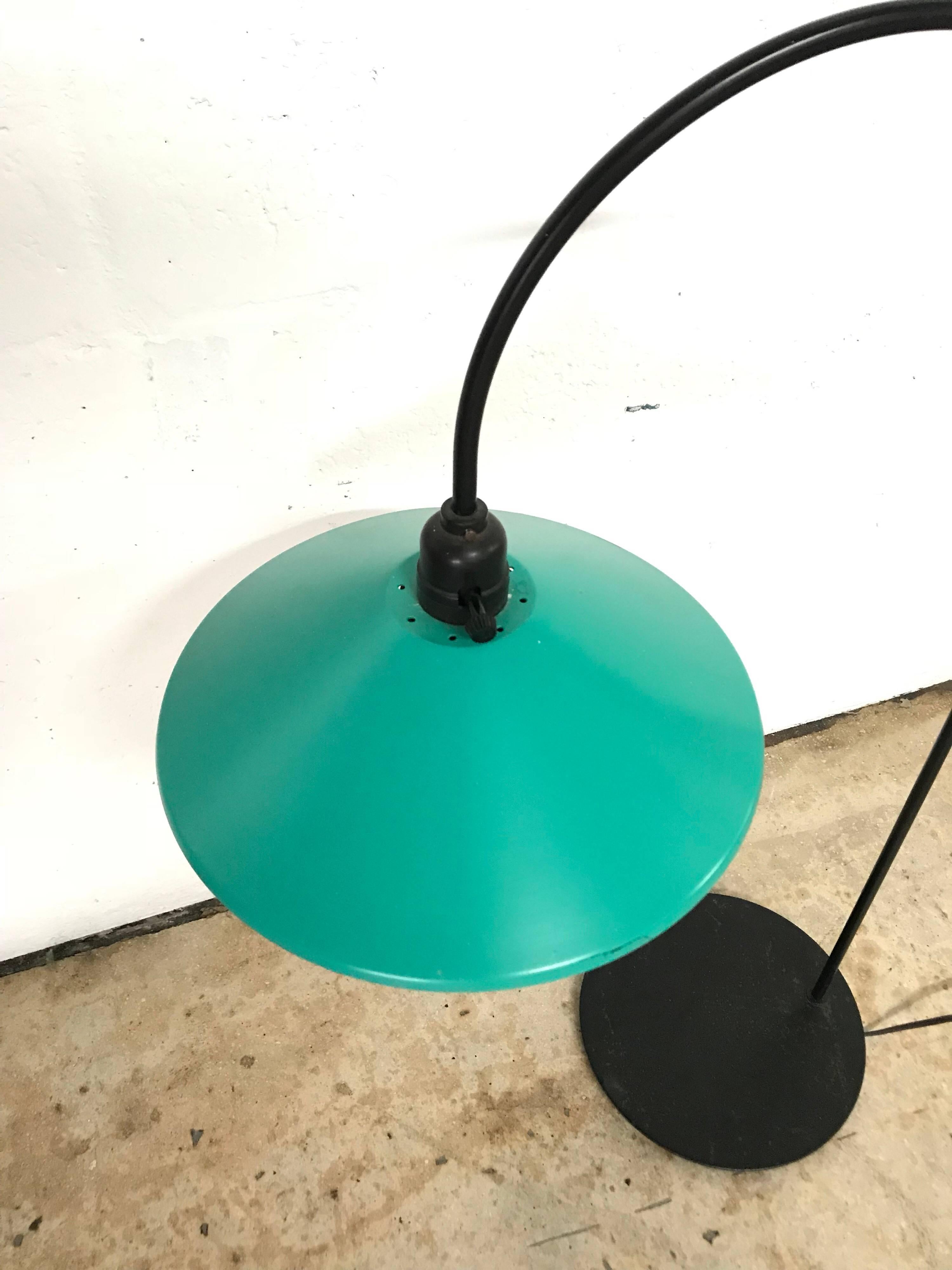 20ième siècle Lampe d'arc de table, de bureau ou de pampille postmoderne en vente