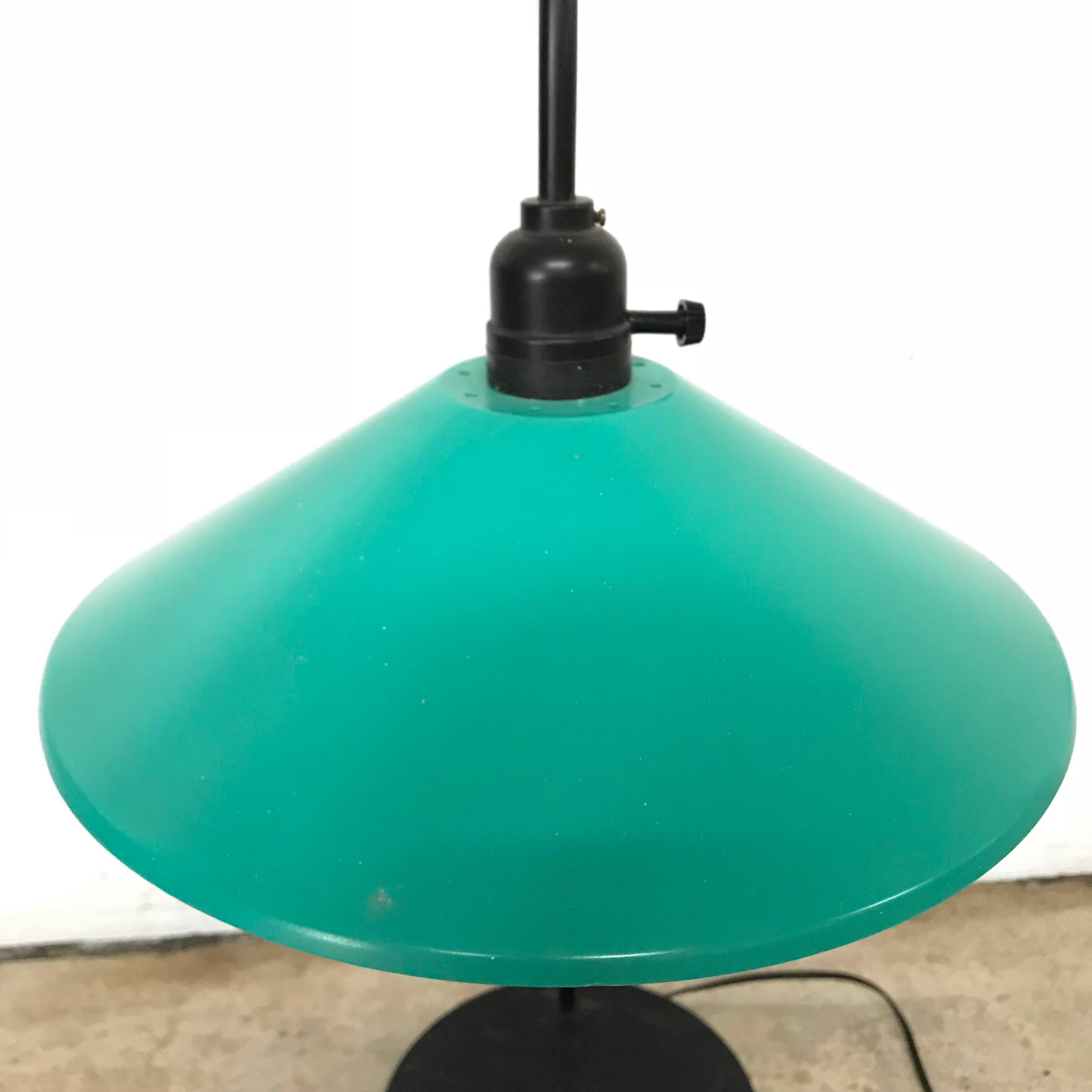 Post Modern Green and Black Table Desk or Task Arc Lamp, USA, 1980s In Good Condition For Sale In Miami, FL