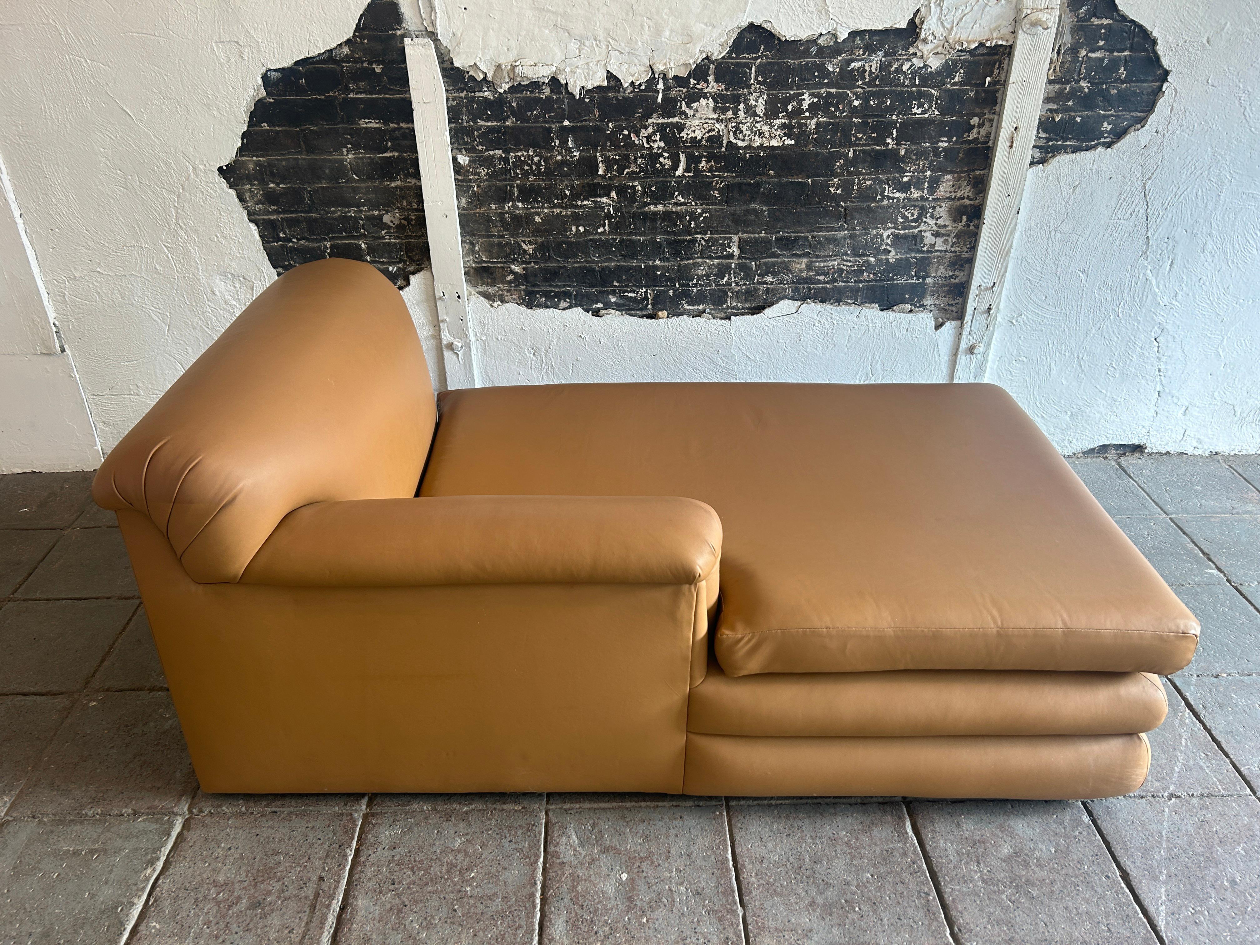 Post Modern Tan Leather Chaise Lounge single arm Great Design In Good Condition In BROOKLYN, NY