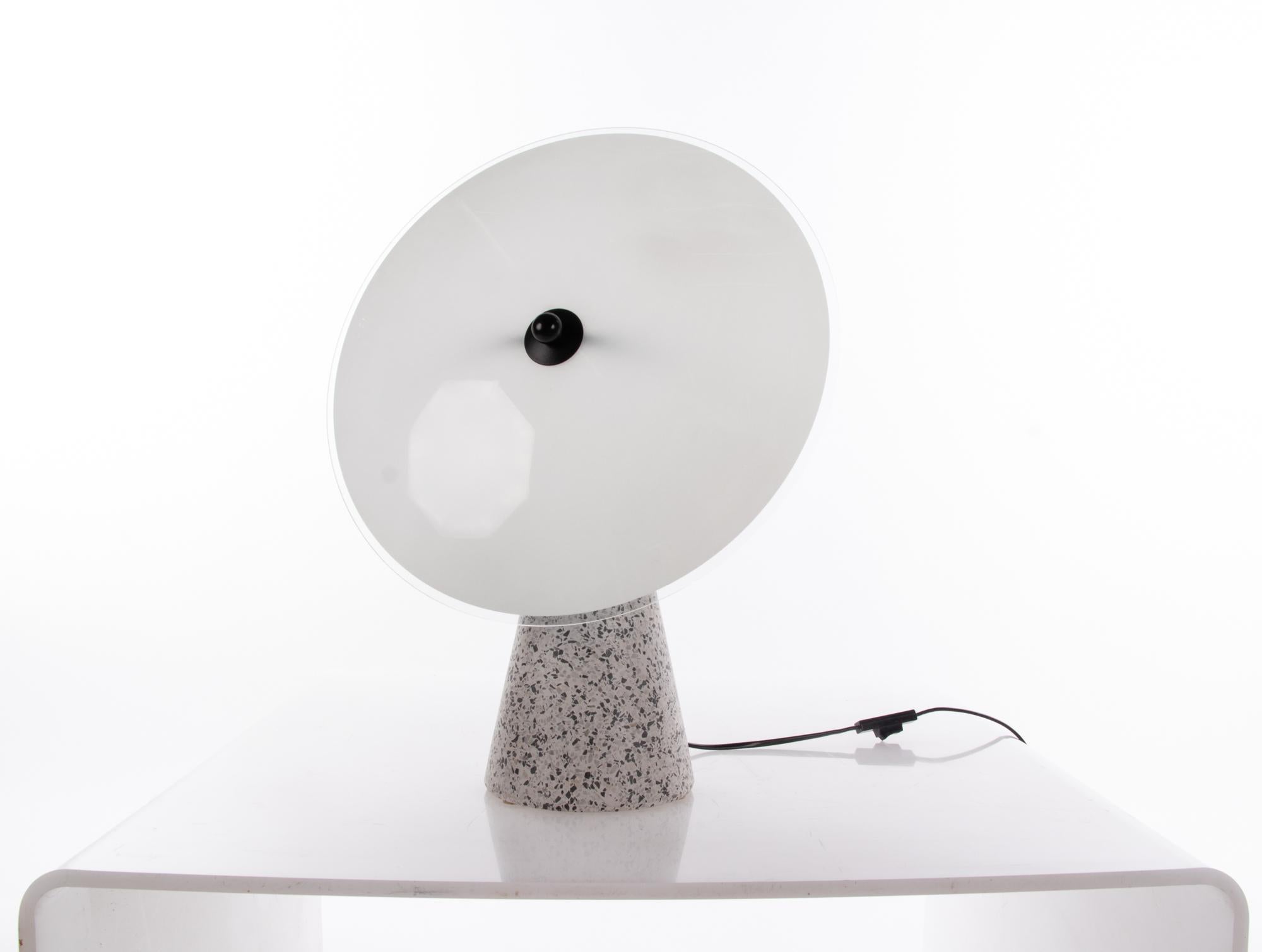 Elegant postmodern table lamp made in Sweden and produced for Ikea in the 1990s. The base is made of real Terrazzo material and the shade of the lamp is made of milk glass. 

Measures: height 15