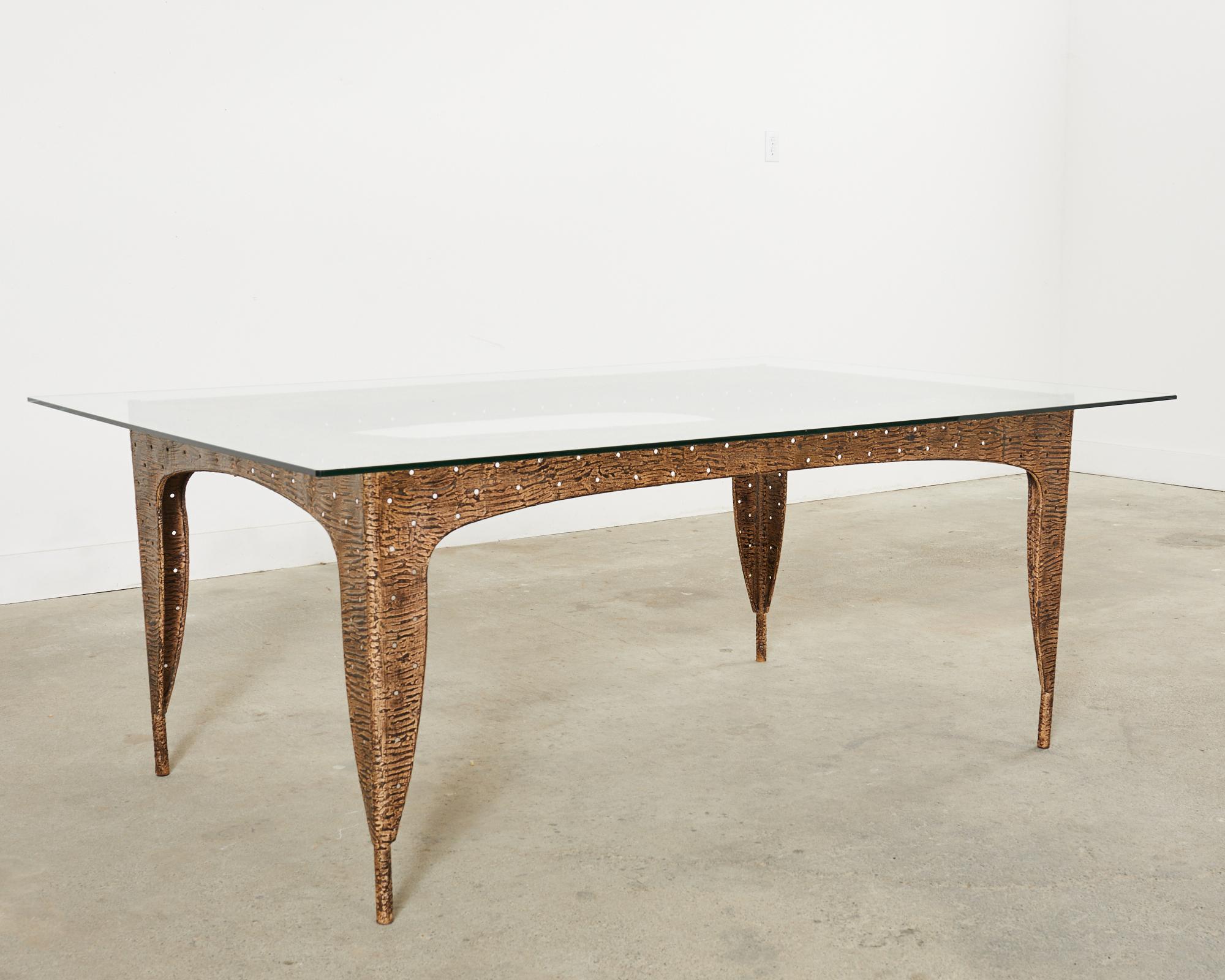 Mesa de comedor Post Modern con tablero de cristal y acero texturado en venta 11
