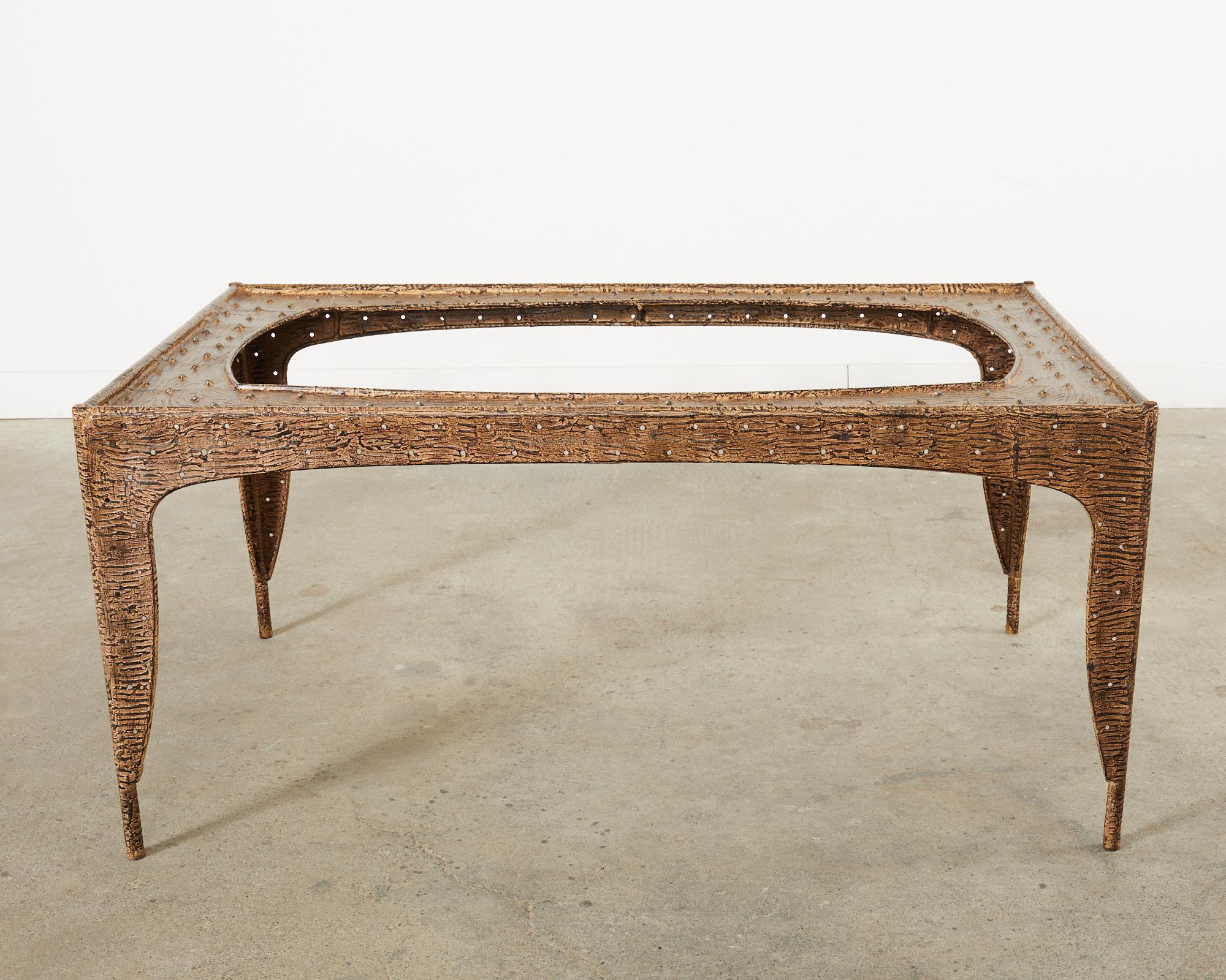 Mesa de comedor Post Modern con tablero de cristal y acero texturado en venta 12