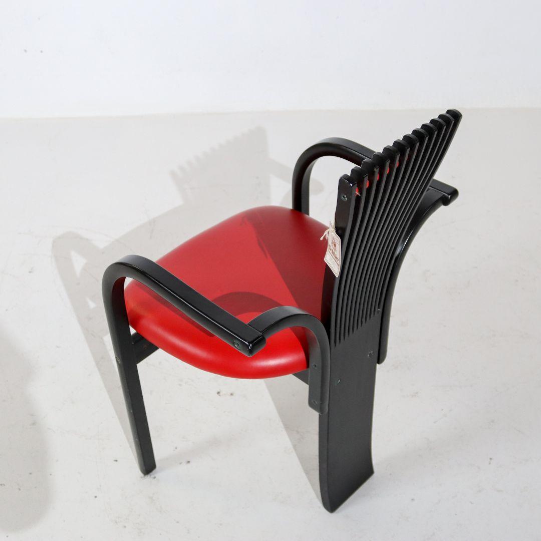 Postmoderner TOTEM-Stuhl von Torstein Nilsen für Westnofa (Ende des 20. Jahrhunderts)